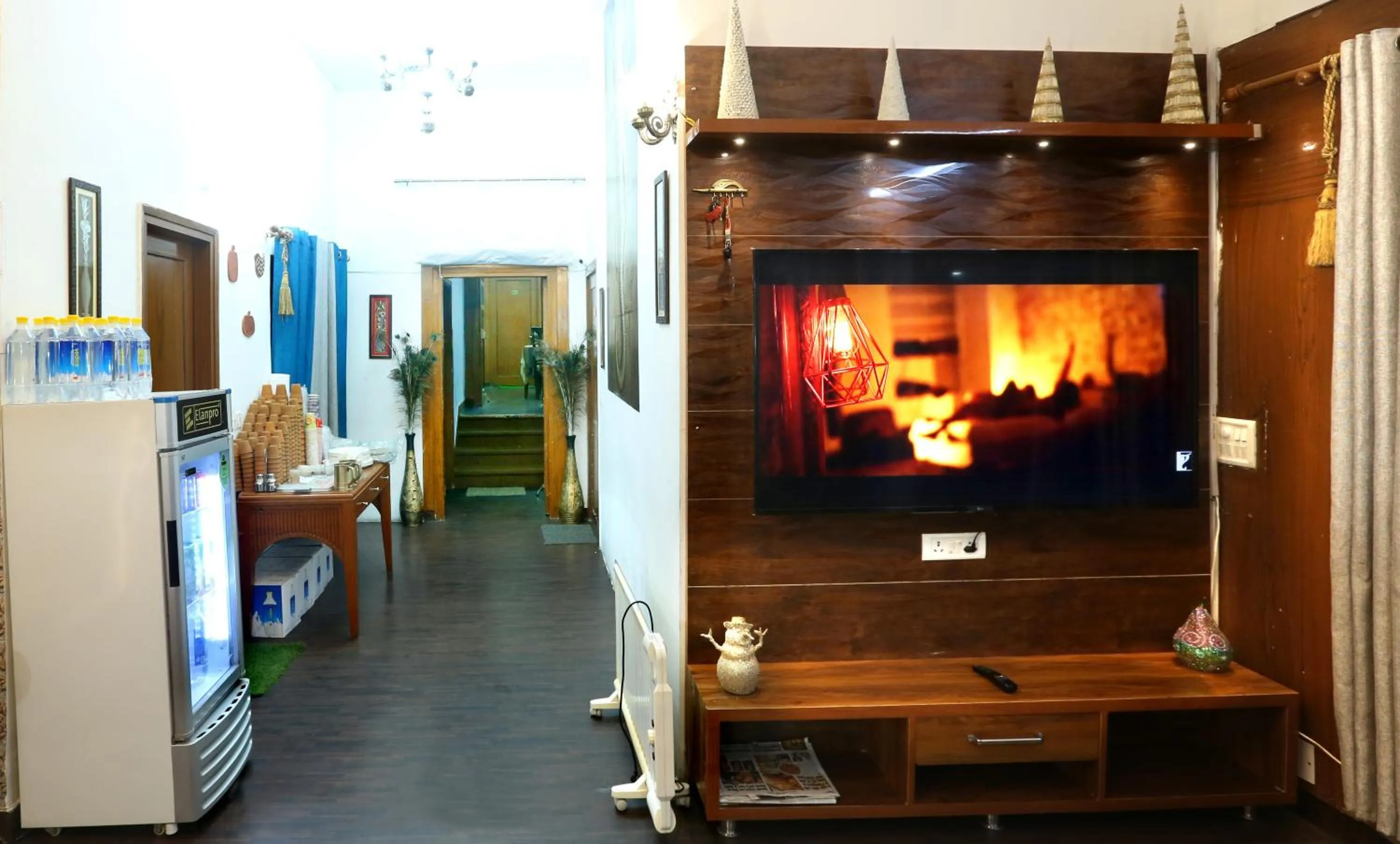 Communal lounge/ TV room in Golden Homestay