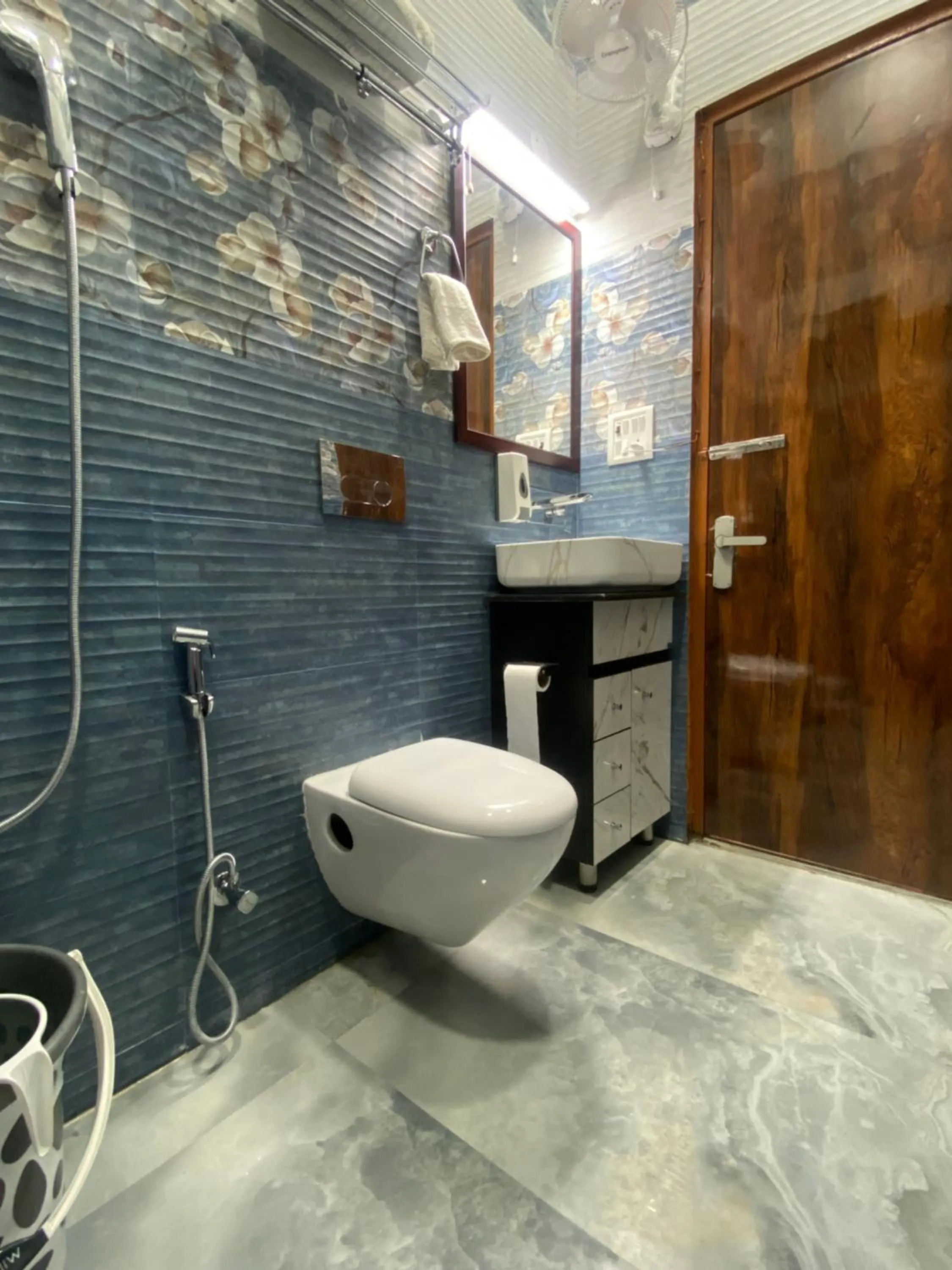 Bathroom in Golden Homestay