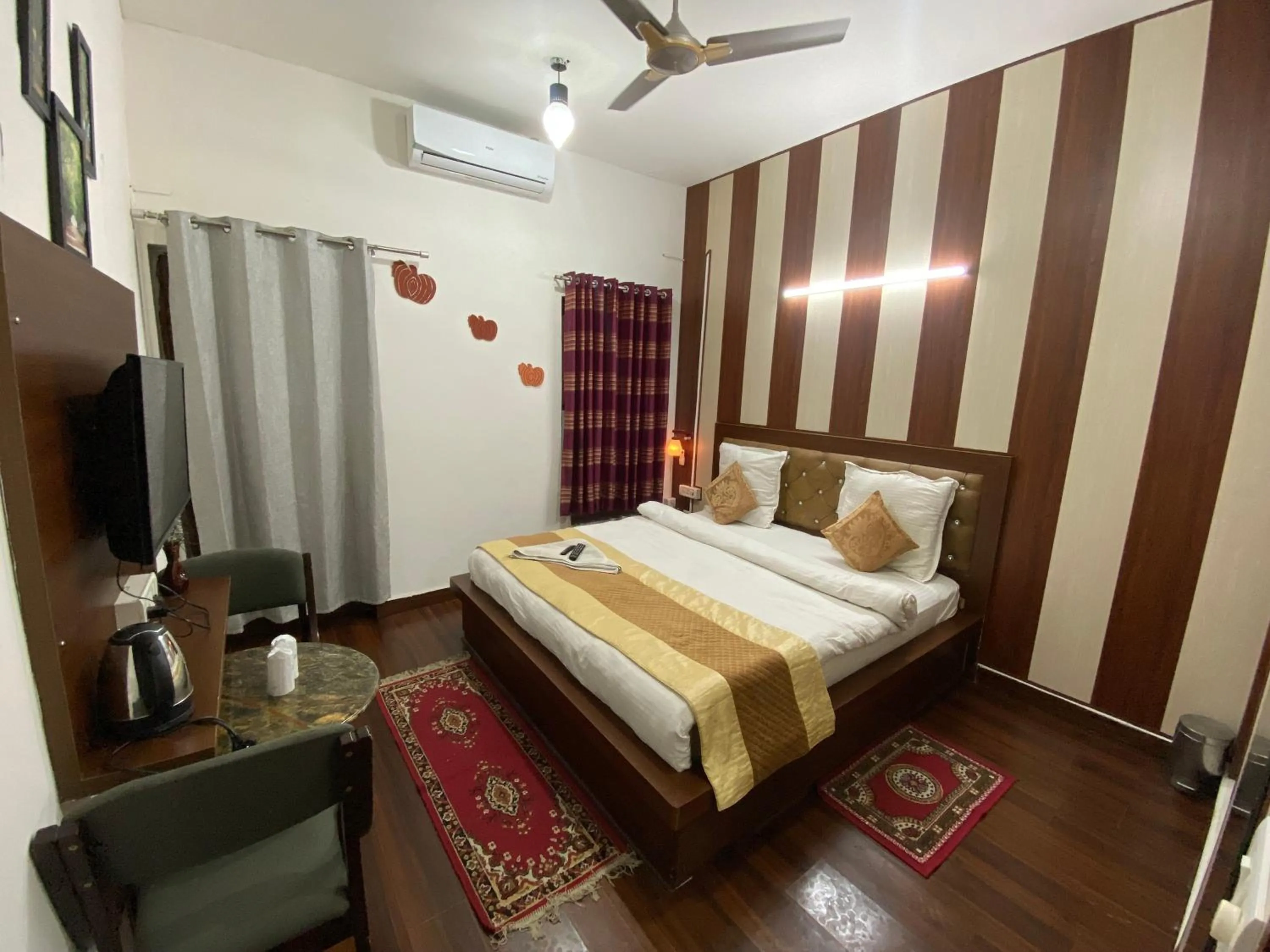 Bedroom, Bed in Golden Homestay