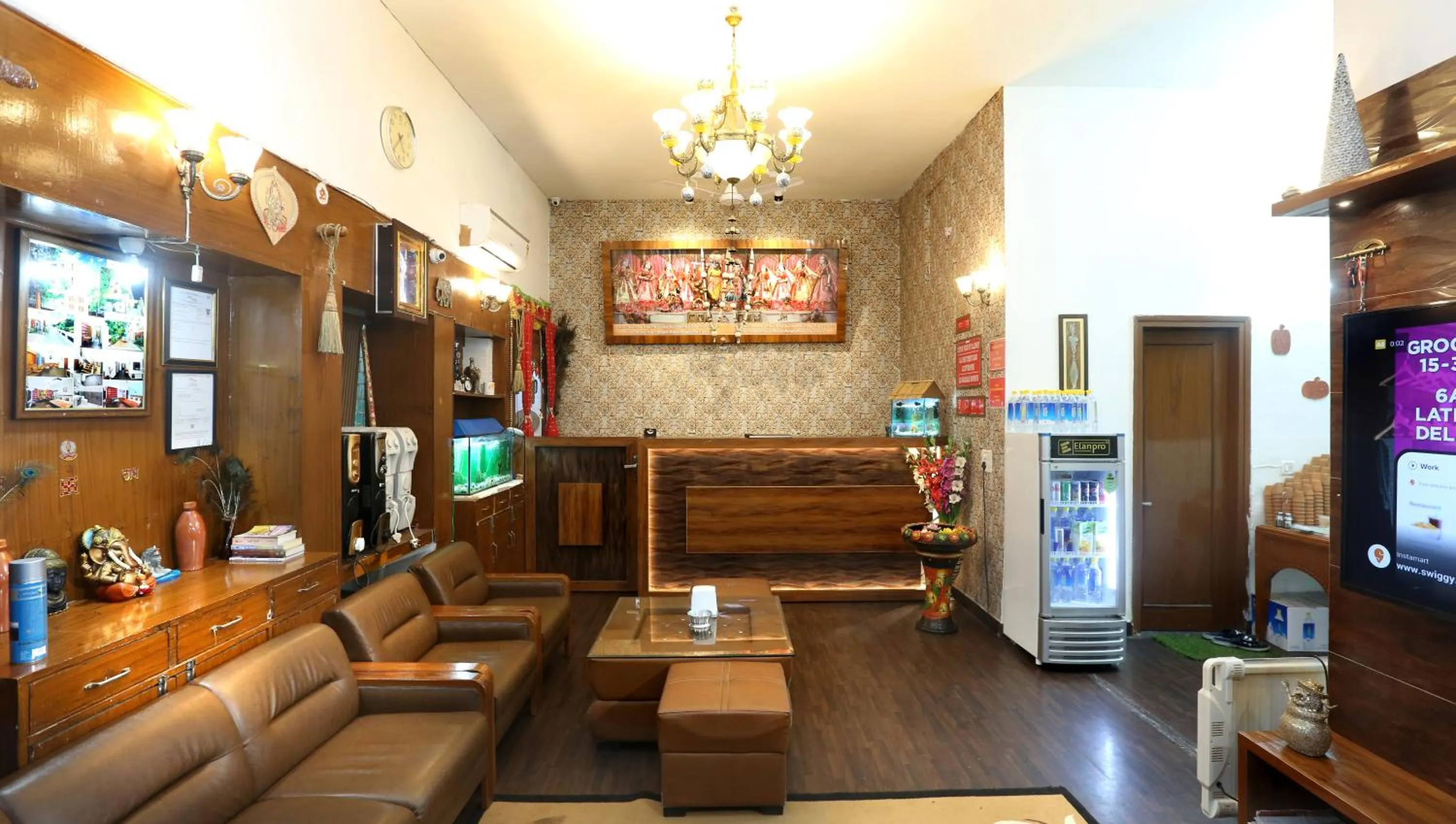Communal lounge/ TV room in Golden Homestay