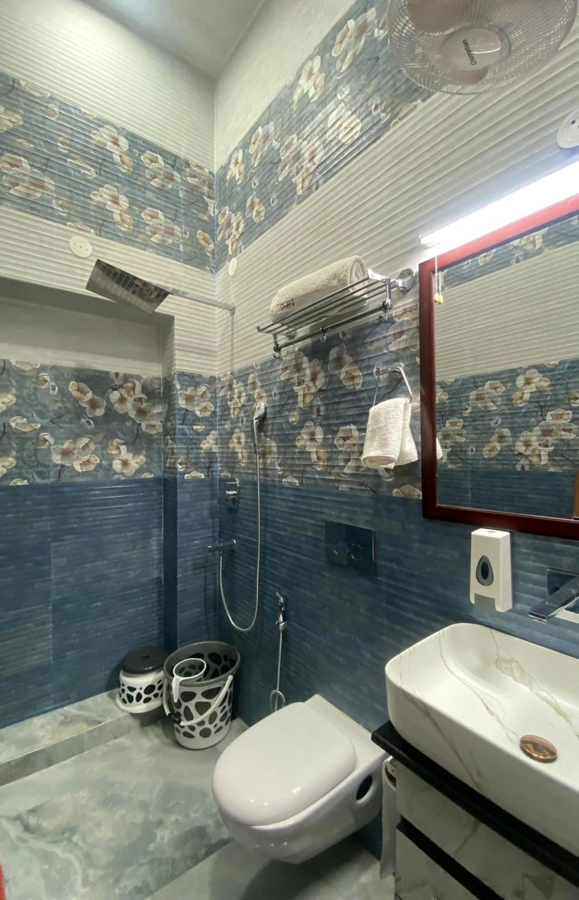 Bathroom in Golden Homestay