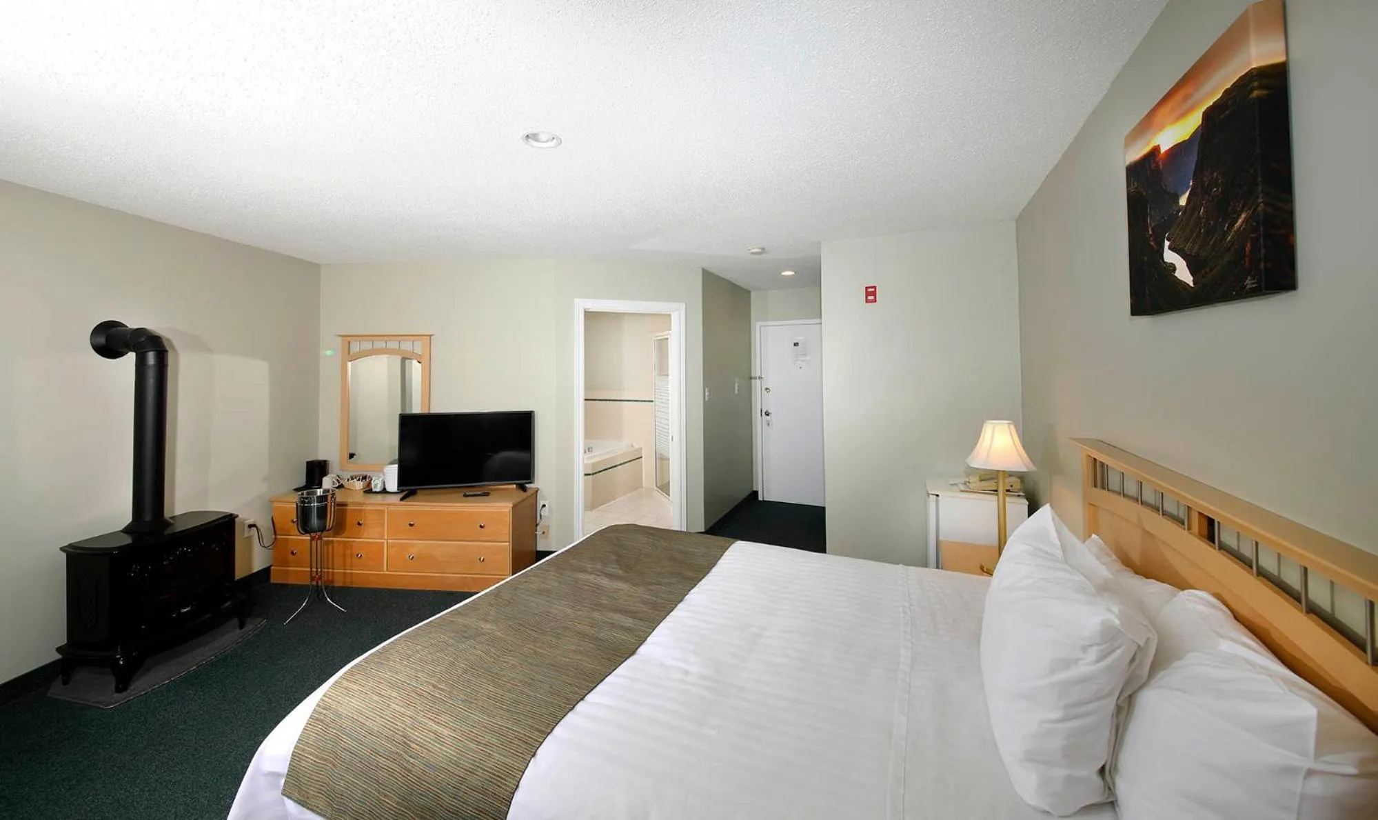 Bed in Fisherman's Landing Inn