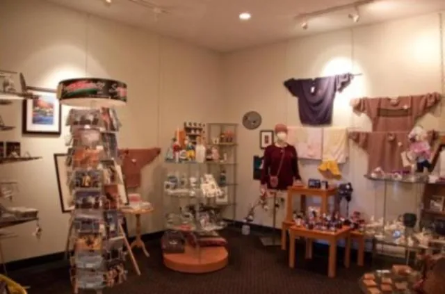 On-site shops in Fisherman's Landing Inn