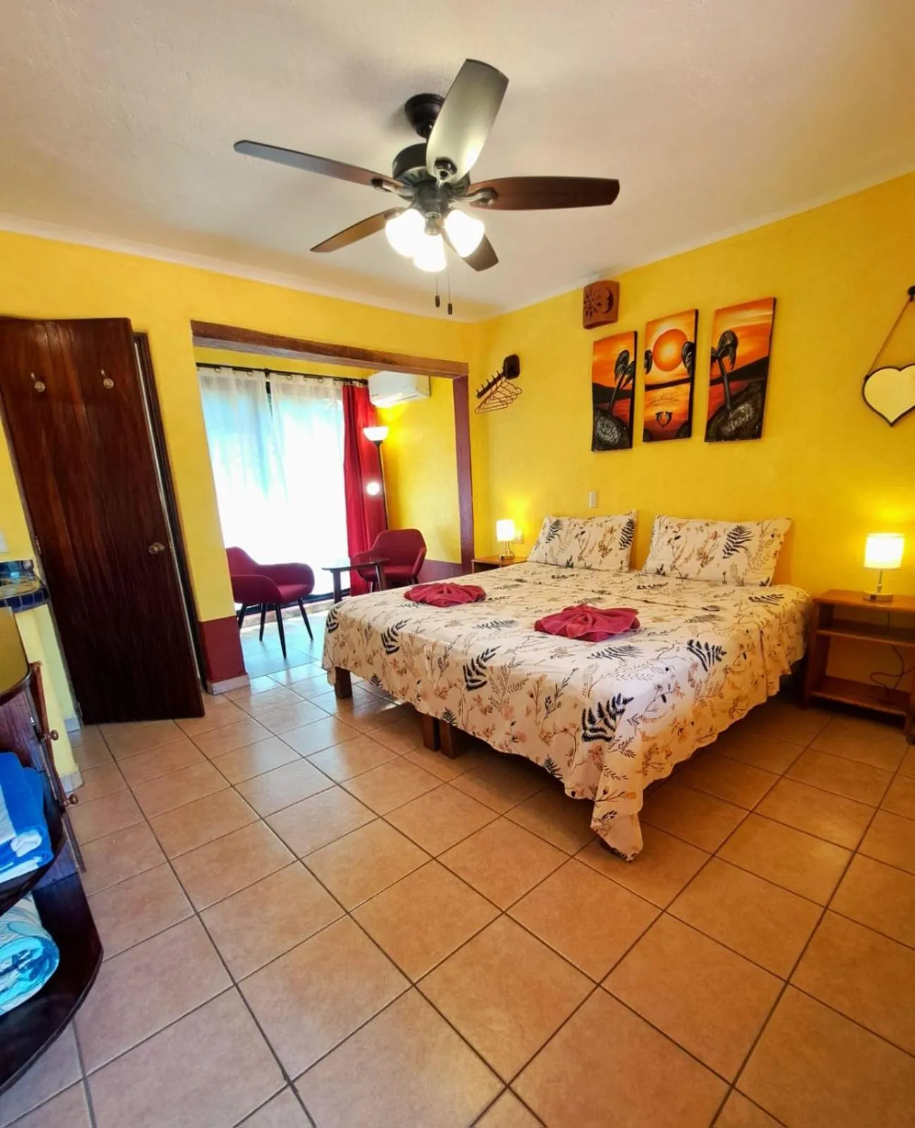 Photo of the whole room, Bed in HOTELITO SWISS OASIS, Playa Zicatela - Adults Only - Kitchen - Cocina