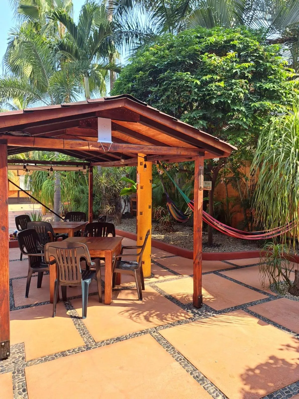 Communal lounge/ TV room in HOTELITO SWISS OASIS, Playa Zicatela - Adults Only - Kitchen - Cocina