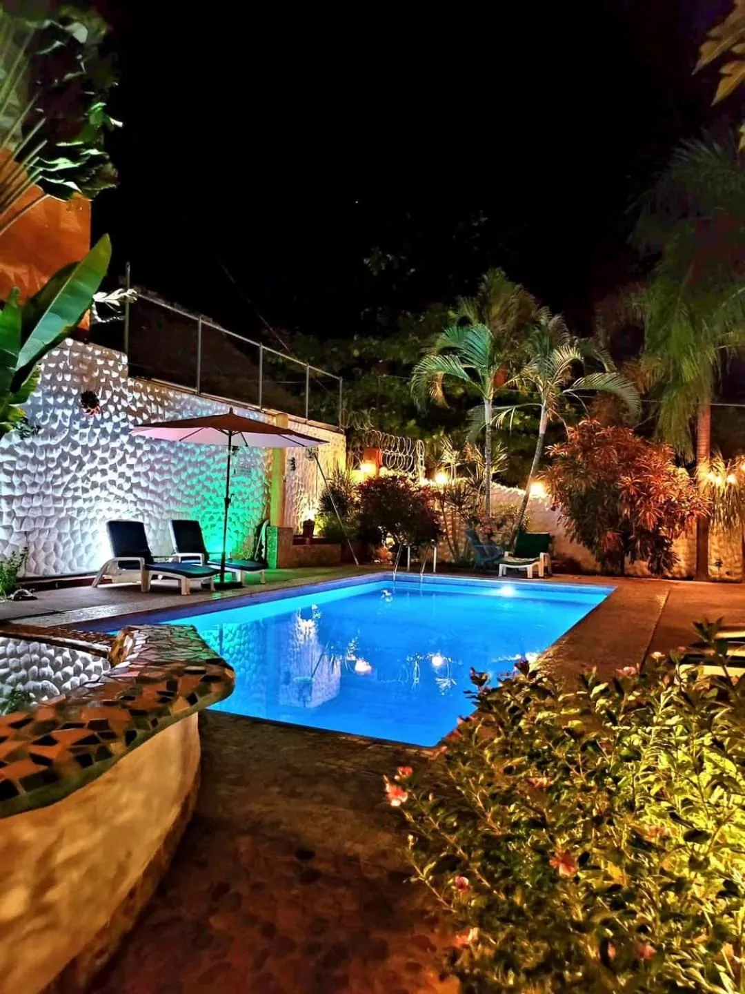 Night in HOTELITO SWISS OASIS, Playa Zicatela - Adults Only - Kitchen - Cocina