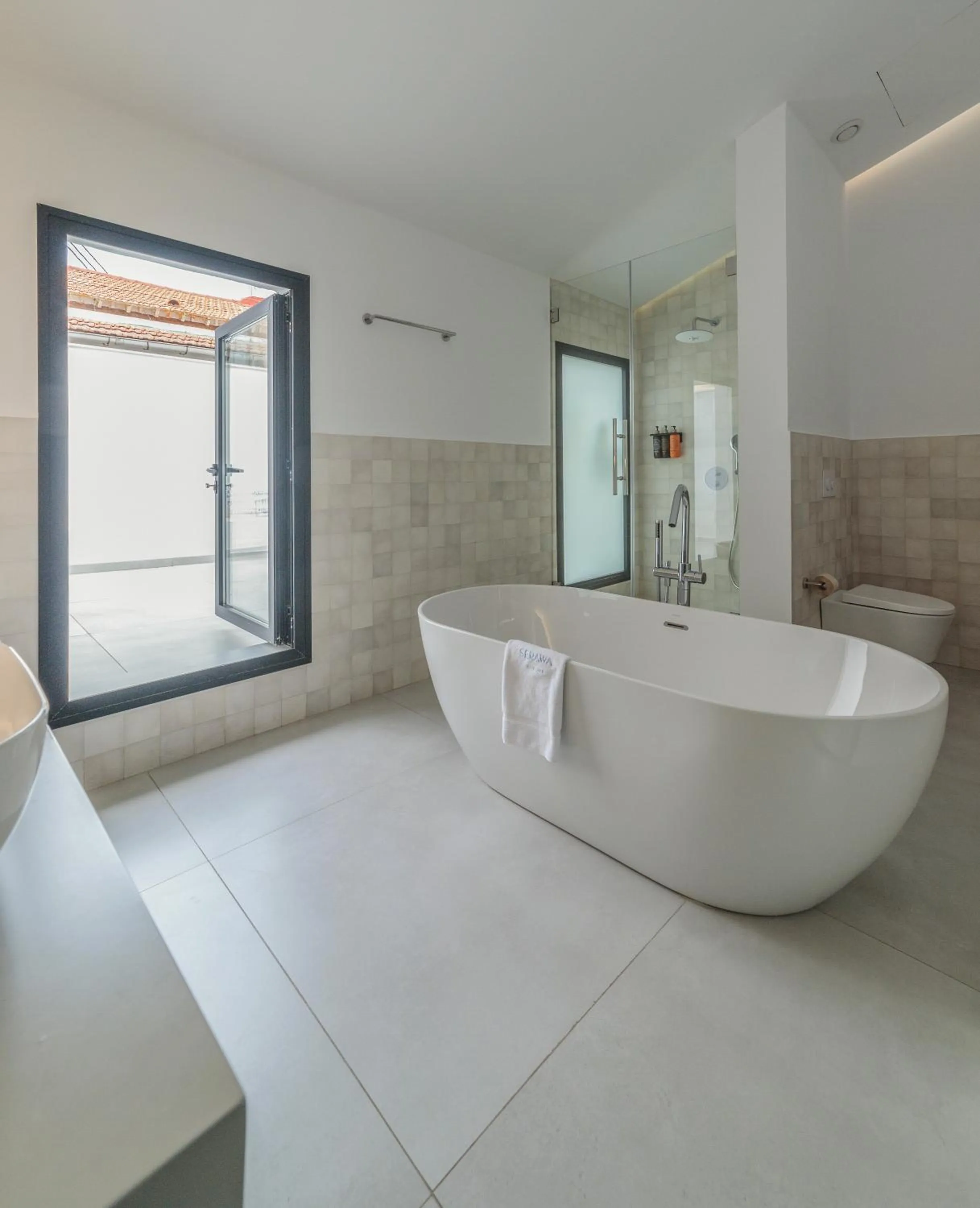 Bath in Hotel Serawa Alicante