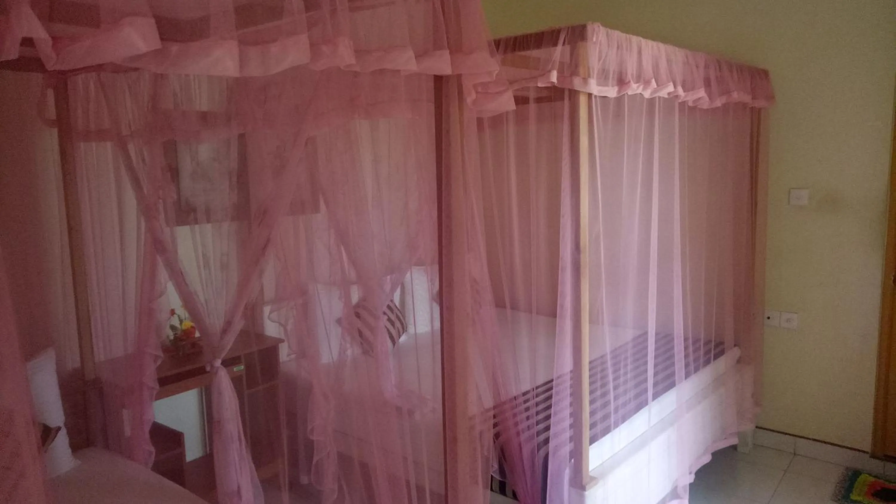 Photo of the whole room in heritage thambapanni