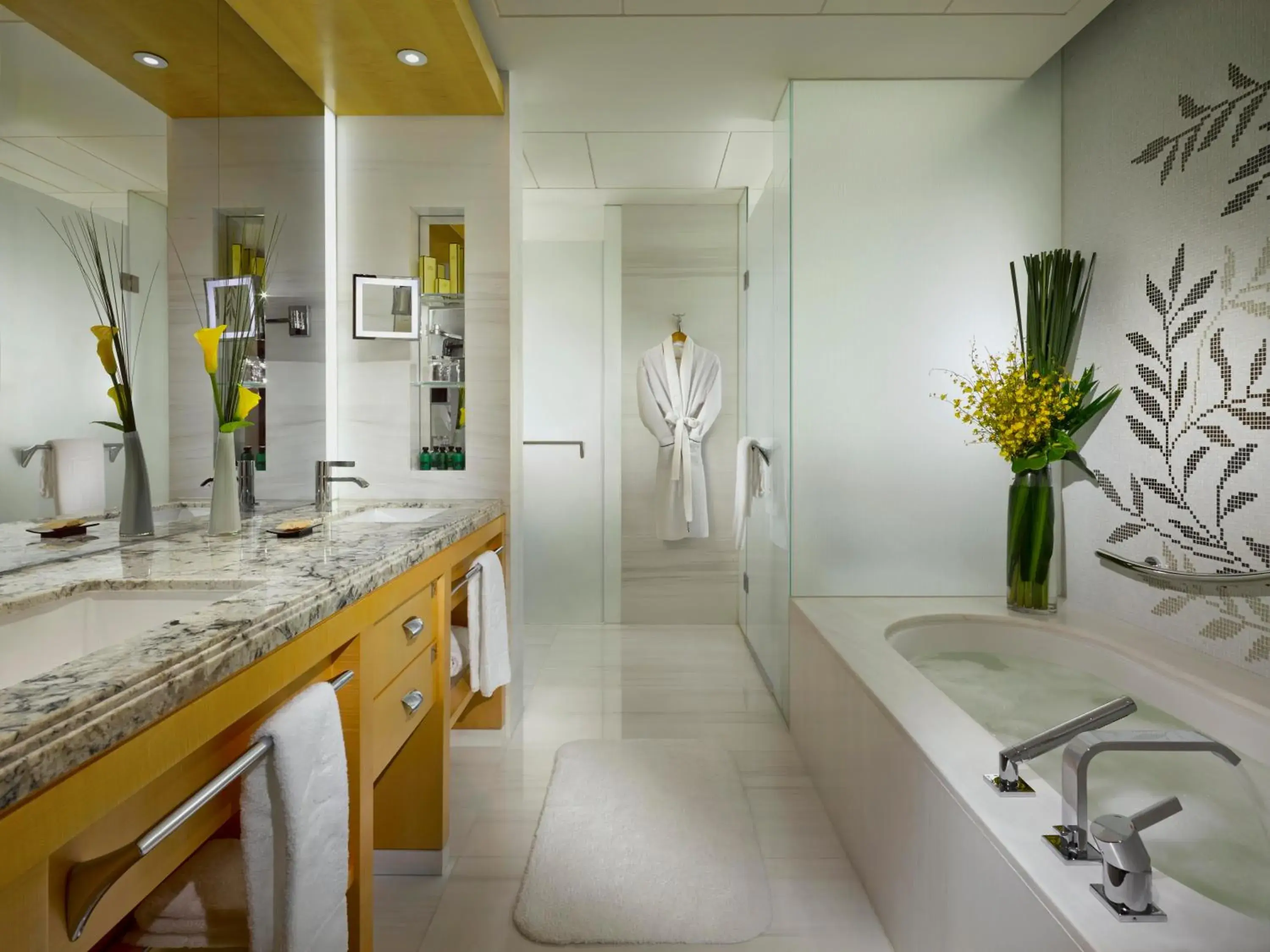 Bathroom in Jing An Shangri-La, Shanghai - sits centrally amid Puxi's iconic landmarks, uniquely positioned nearby Jing'an Temple Bathroom in Jing An Shangri-La, Shanghai - sits centrally amid Puxi's iconic landmarks, uniquely positioned nearby Jing'an Temple