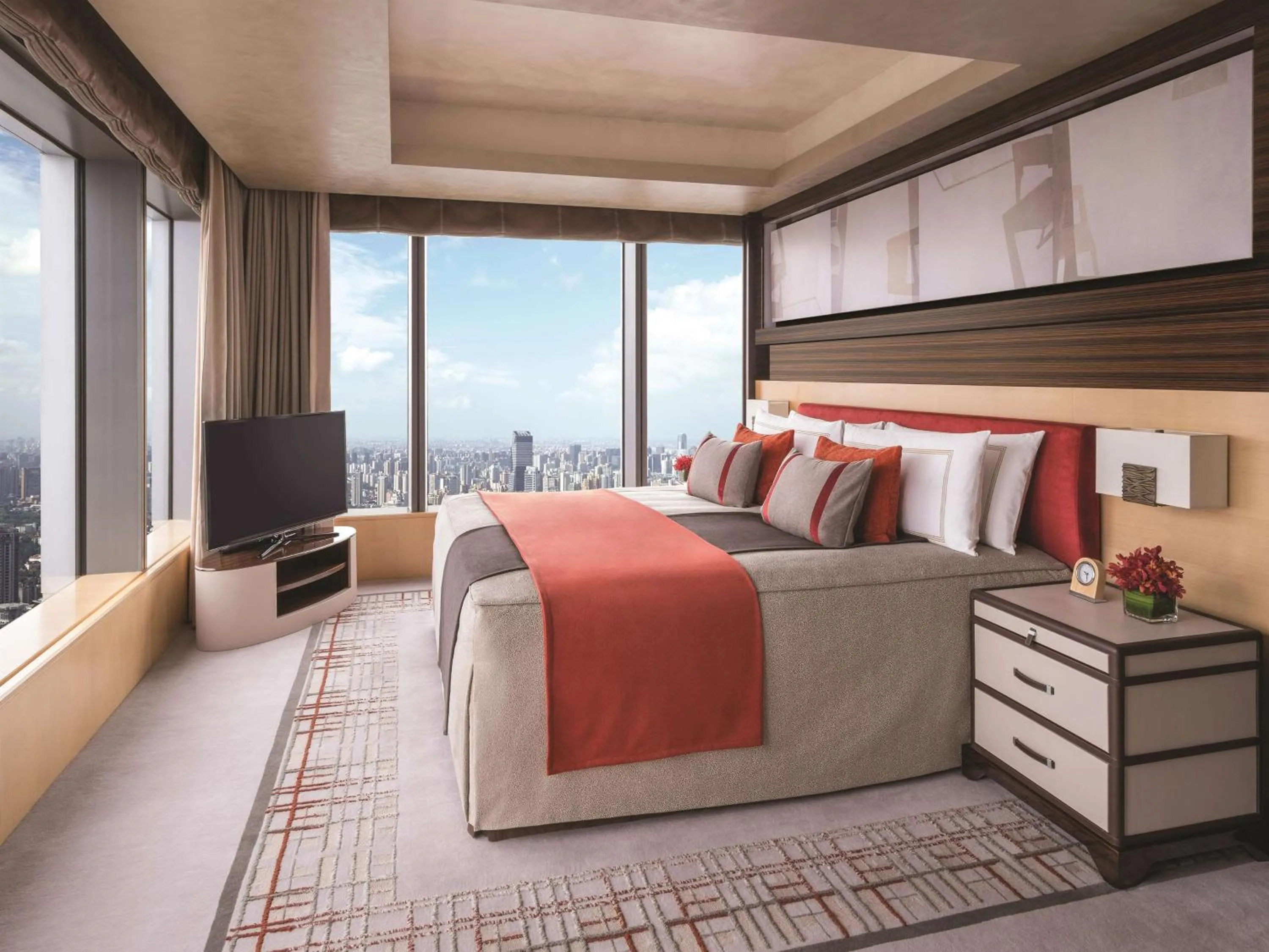 Photo of the whole room, Bed in Jing An Shangri-La, Shanghai - sits centrally amid Puxi's iconic landmarks, uniquely positioned nearby Jing'an Temple
