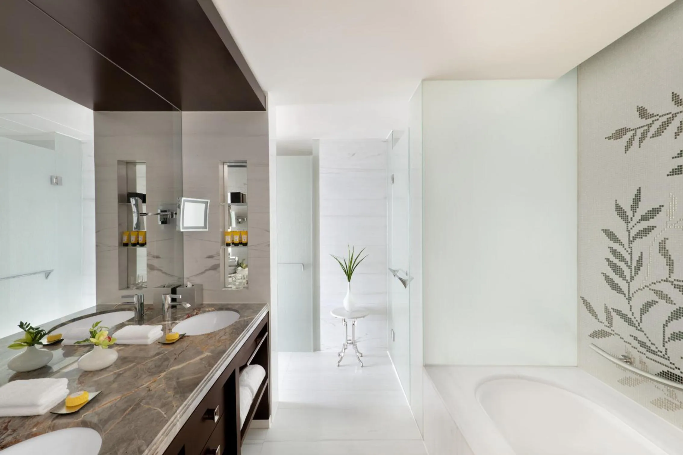 Toilet in Jing An Shangri-La, Shanghai - sits centrally amid Puxi's iconic landmarks, uniquely positioned nearby Jing'an Temple