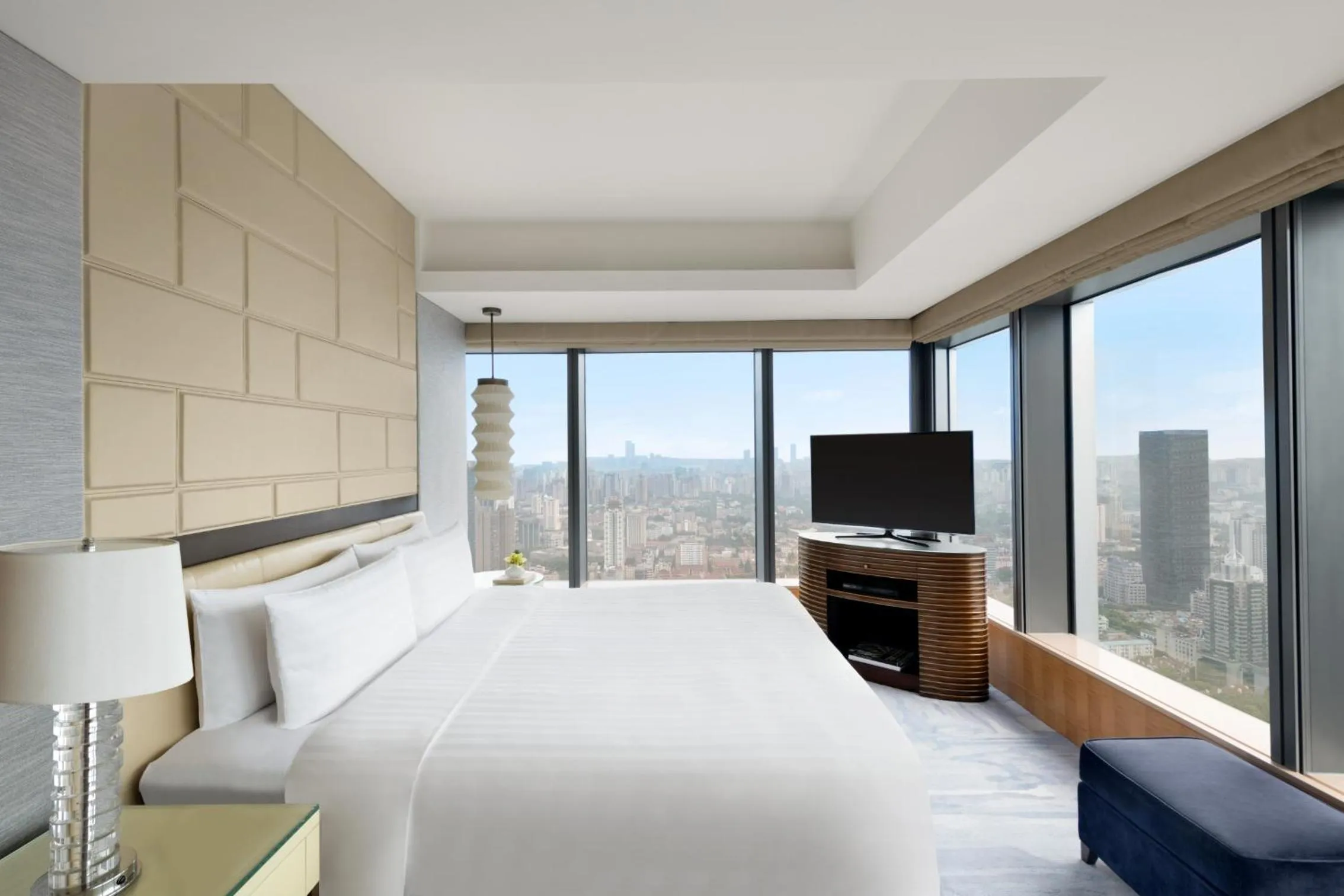 Bedroom, Bed in Jing An Shangri-La, Shanghai - sits centrally amid Puxi's iconic landmarks, uniquely positioned nearby Jing'an Temple
