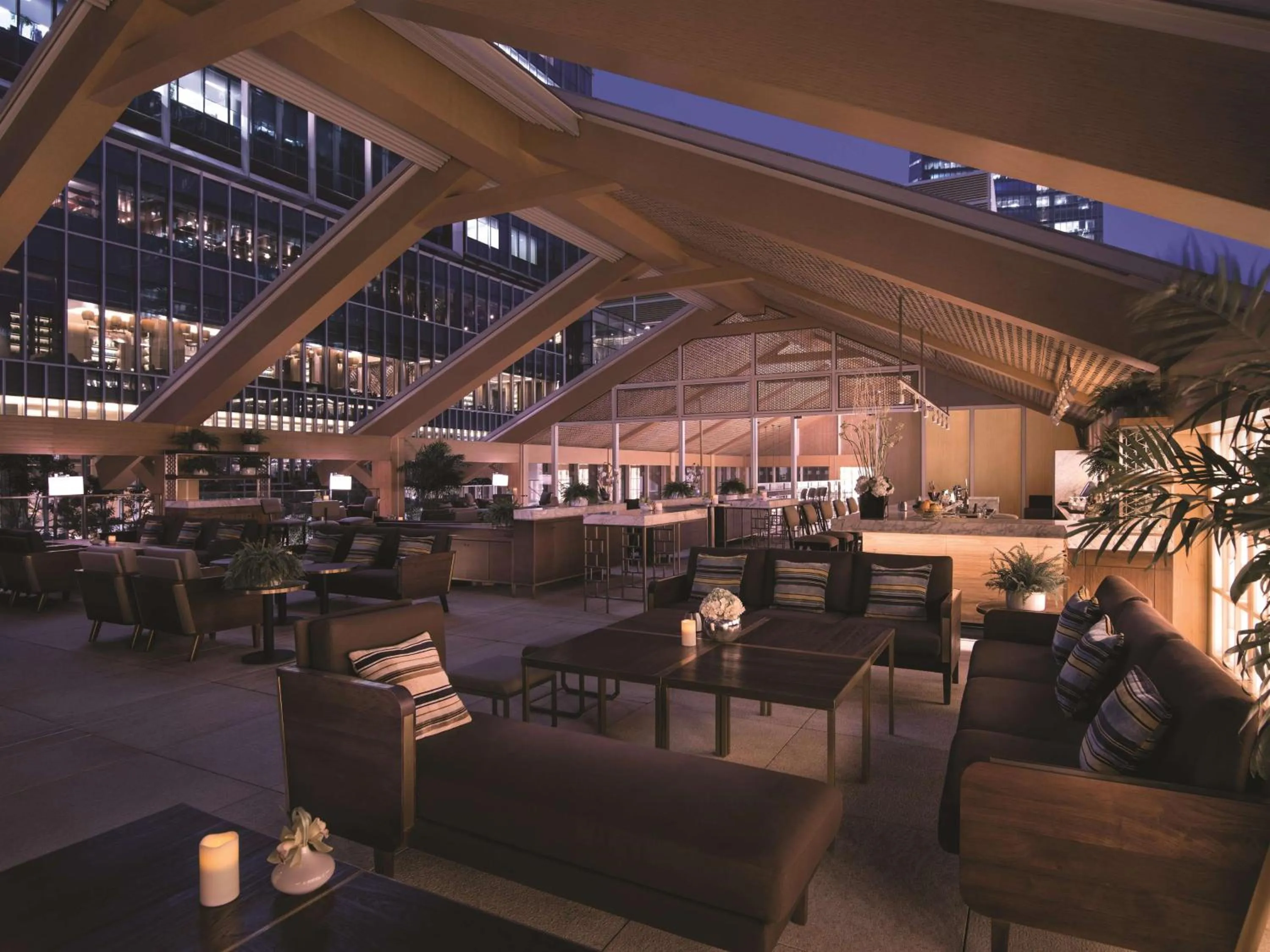 Lounge or bar in Jing An Shangri-La, Shanghai - sits centrally amid Puxi's iconic landmarks, uniquely positioned nearby Jing'an Temple