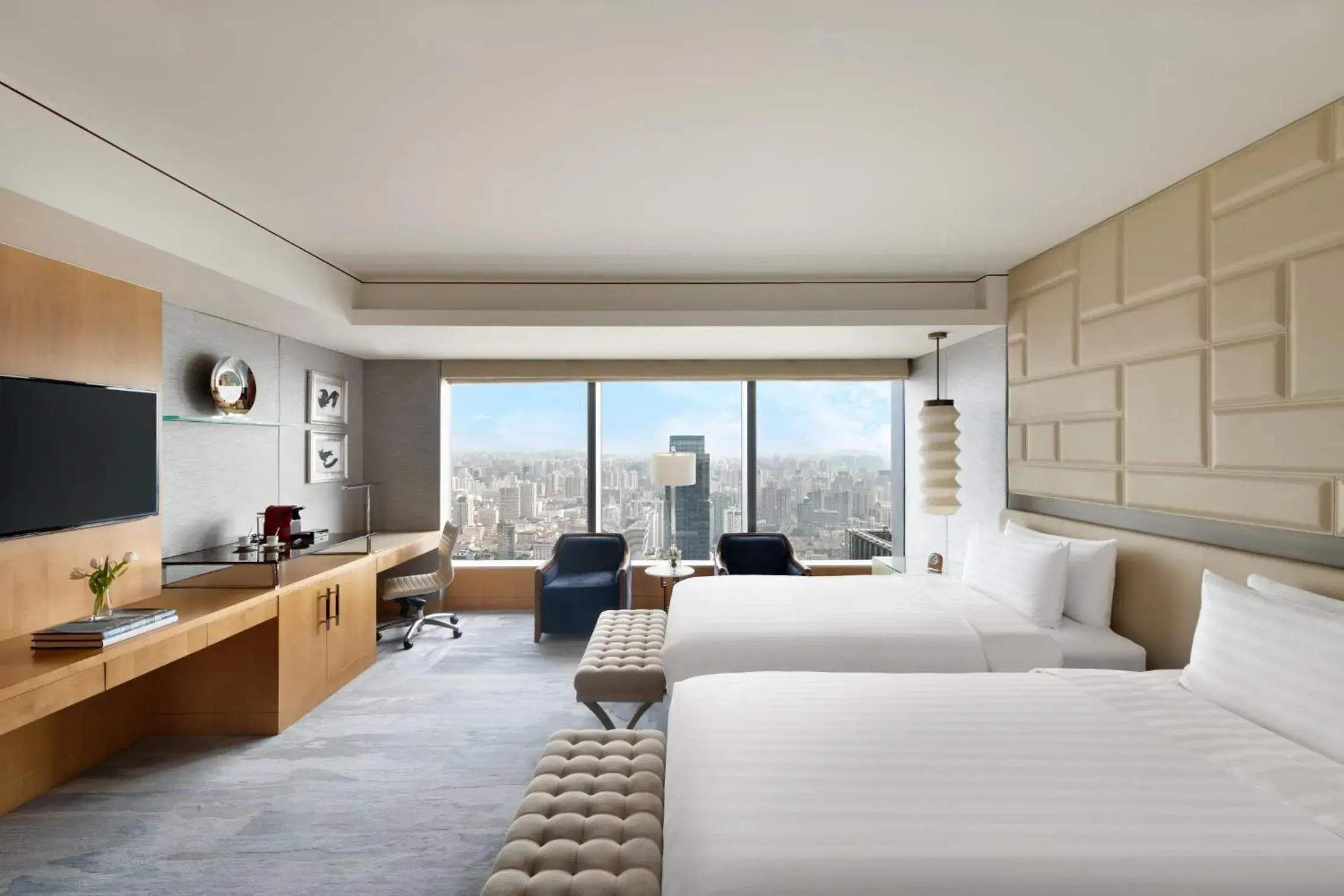 Premier Twin Room in Jing An Shangri-La, Shanghai - sits centrally amid Puxi's iconic landmarks, uniquely positioned nearby Jing'an Temple Premier Twin Room in Jing An Shangri-La, Shanghai - sits centrally amid Puxi's iconic landmarks, uniquely positioned nearby Jing'an Temple