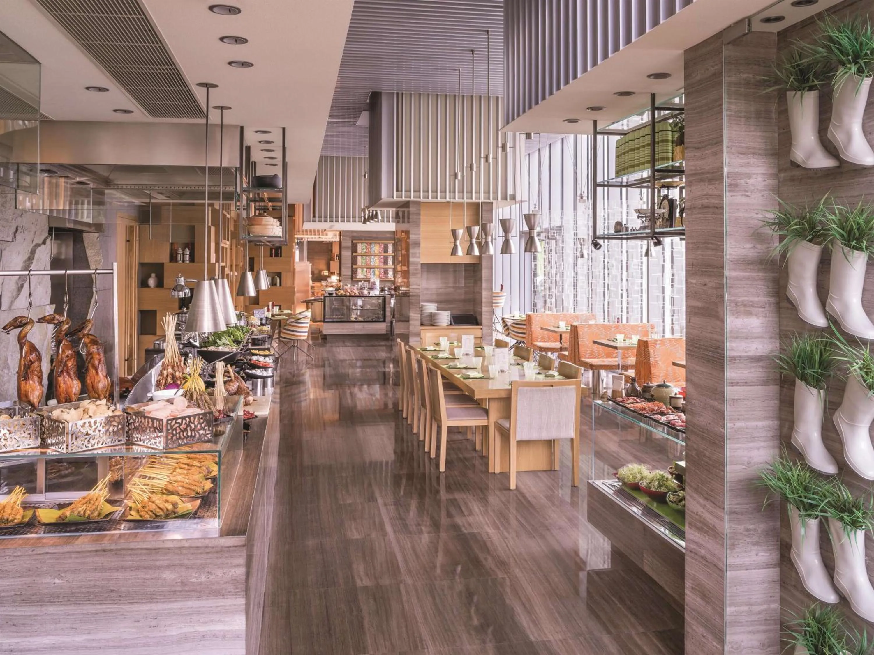 Restaurant/places to eat in Jing An Shangri-La, Shanghai - sits centrally amid Puxi's iconic landmarks, uniquely positioned nearby Jing'an Temple