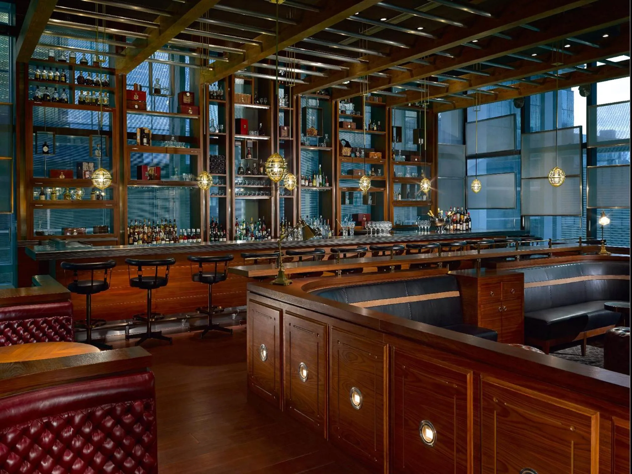 Restaurant/places to eat in Jing An Shangri-La, Shanghai - sits centrally amid Puxi's iconic landmarks, uniquely positioned nearby Jing'an Temple