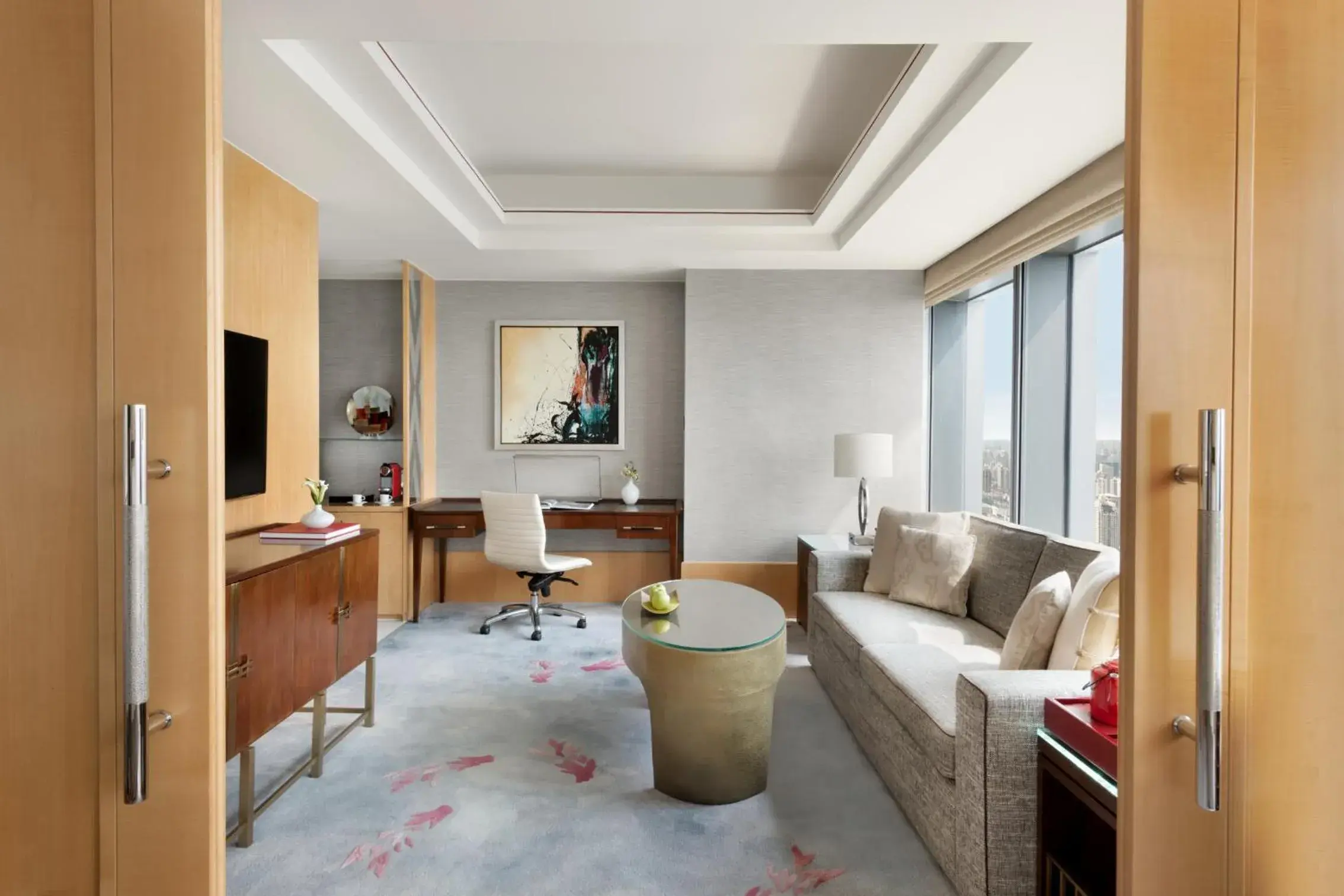 Living room in Jing An Shangri-La, Shanghai - sits centrally amid Puxi's iconic landmarks, uniquely positioned nearby Jing'an Temple Living room in Jing An Shangri-La, Shanghai - sits centrally amid Puxi's iconic landmarks, uniquely positioned nearby Jing'an Temple