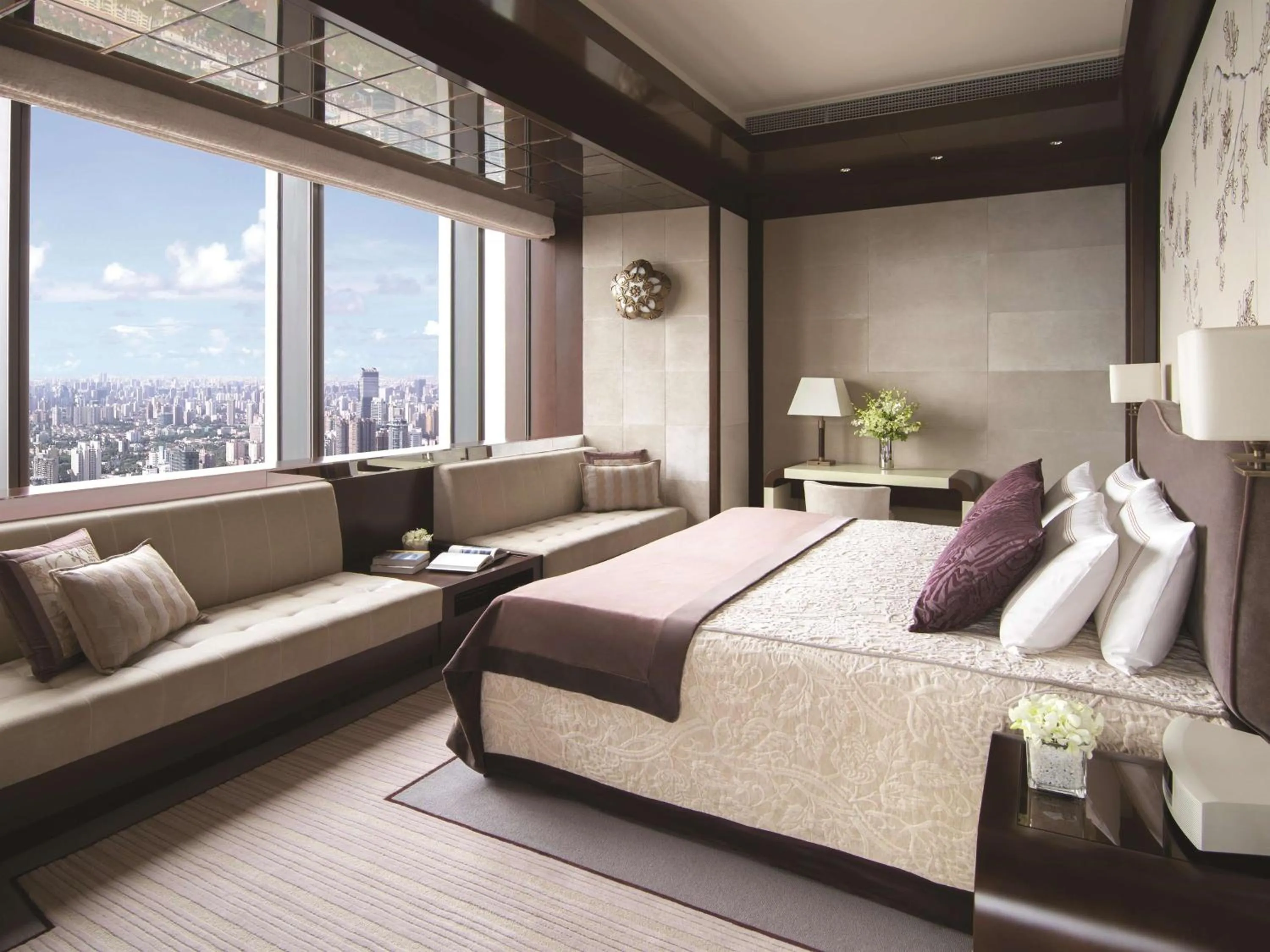Photo of the whole room, Bed in Jing An Shangri-La, Shanghai - sits centrally amid Puxi's iconic landmarks, uniquely positioned nearby Jing'an Temple