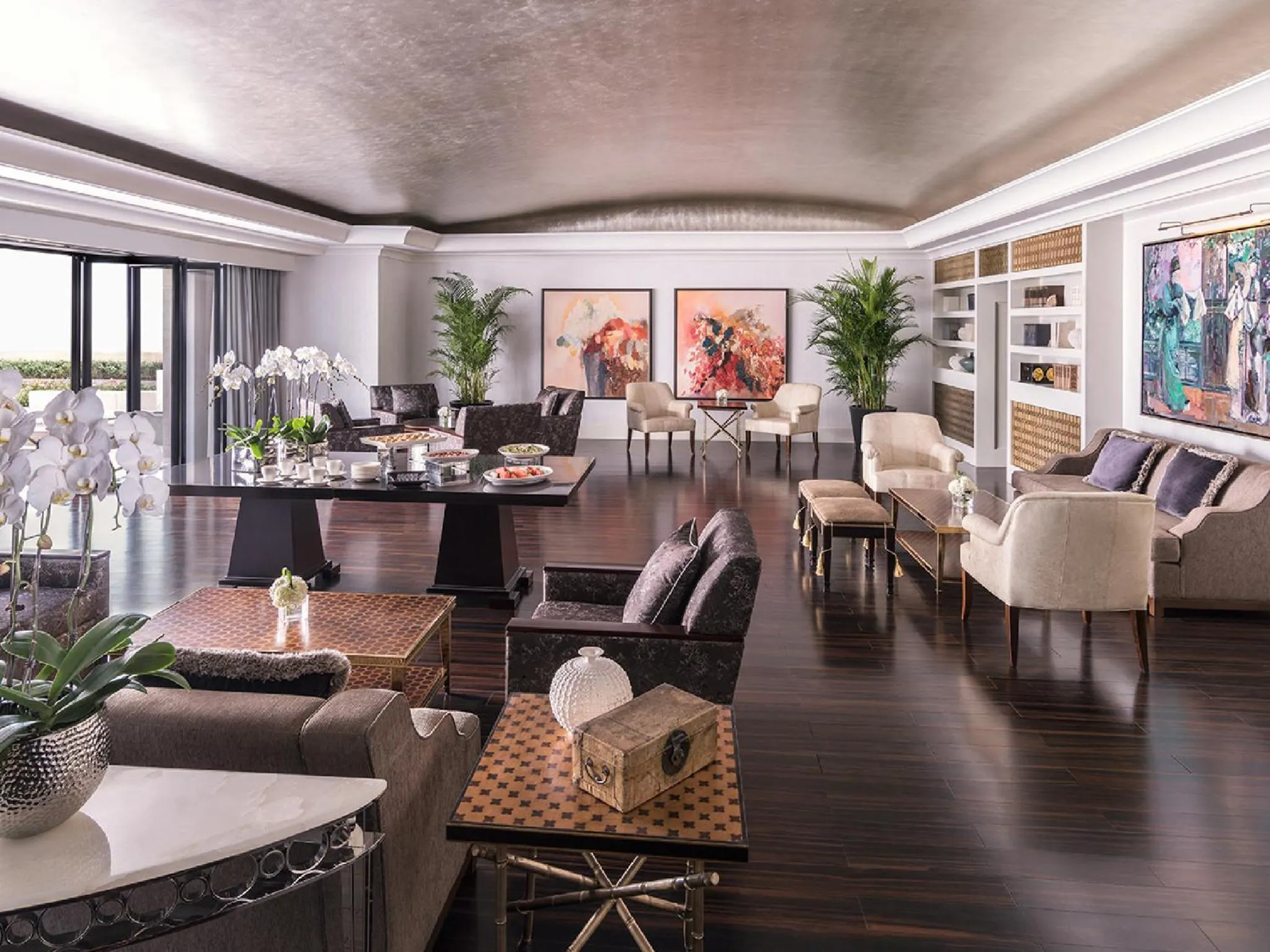 Banquet/Function facilities in Jing An Shangri-La, Shanghai - sits centrally amid Puxi's iconic landmarks, uniquely positioned nearby Jing'an Temple