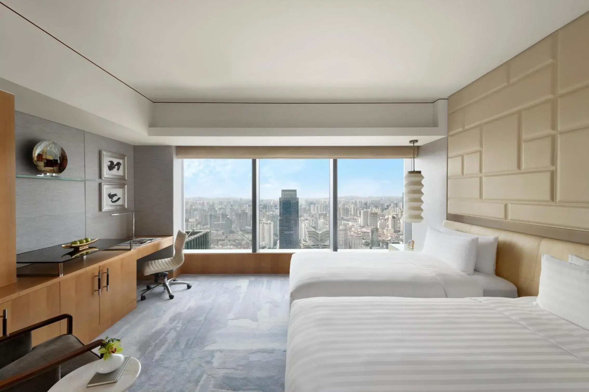 Deluxe Twin in Jing An Shangri-La, Shanghai - sits centrally amid Puxi's iconic landmarks, uniquely positioned nearby Jing'an Temple Deluxe Twin in Jing An Shangri-La, Shanghai - sits centrally amid Puxi's iconic landmarks, uniquely positioned nearby Jing'an Temple
