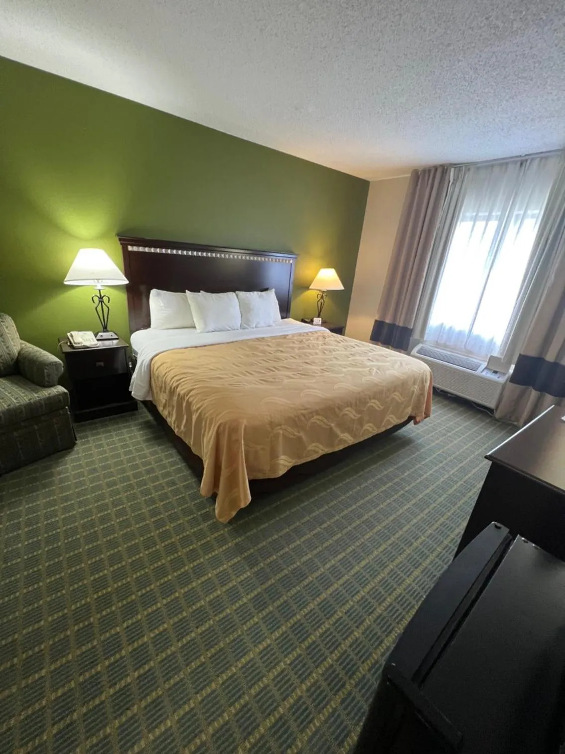 Bedroom, Bed in Quality Inn Seekonk-Providence