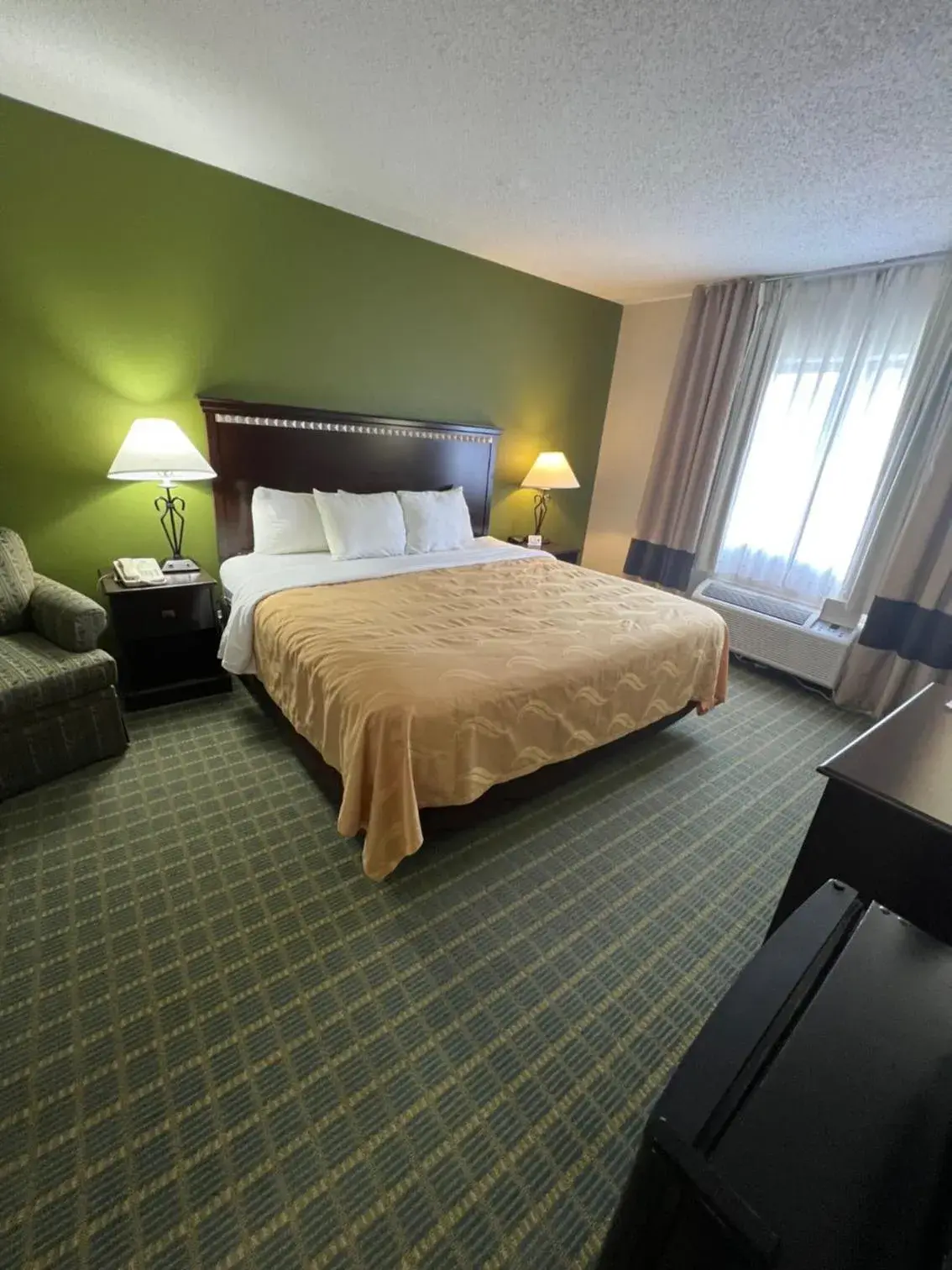 King Room - Non-Smoking in Quality Inn Seekonk-Providence King Room - Non-Smoking in Quality Inn Seekonk-Providence