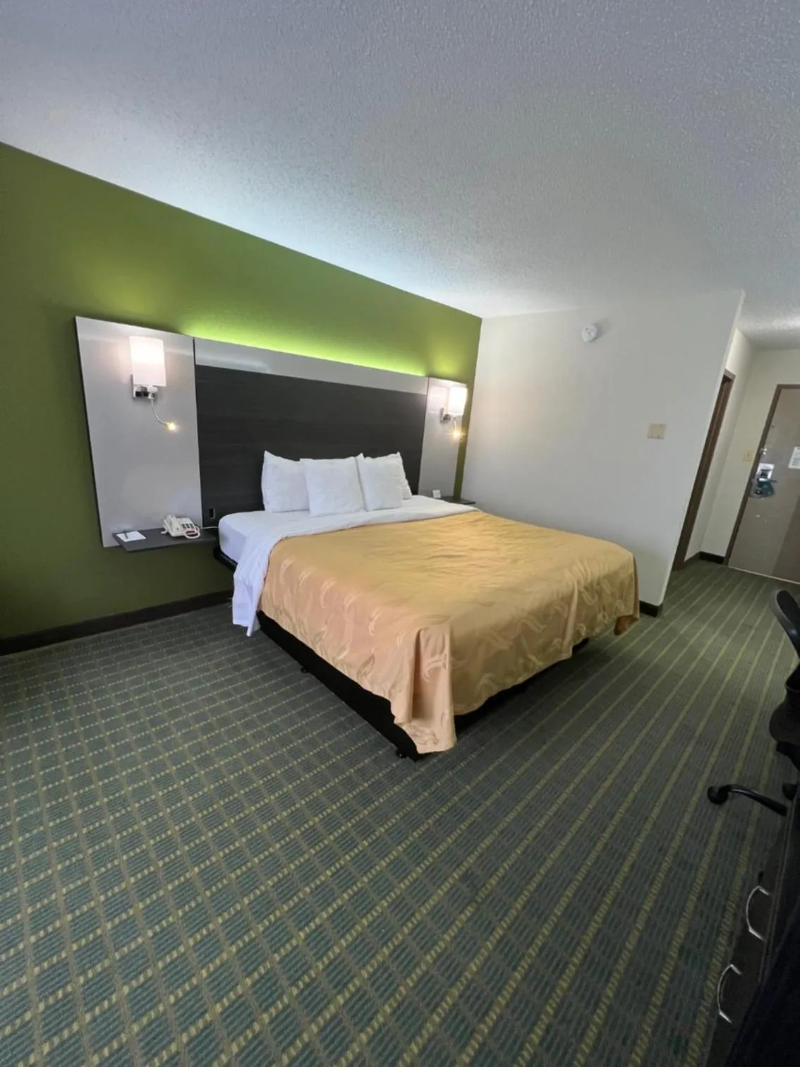Bedroom, Bed in Quality Inn Seekonk-Providence