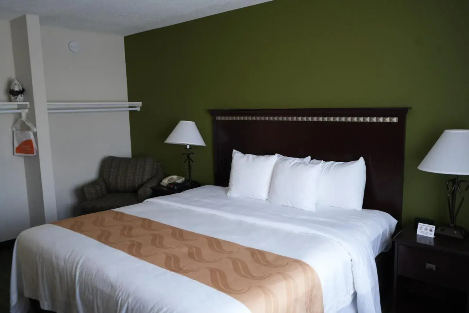 Queen Room - Non-Smoking in Quality Inn Seekonk-Providence Queen Room - Non-Smoking in Quality Inn Seekonk-Providence