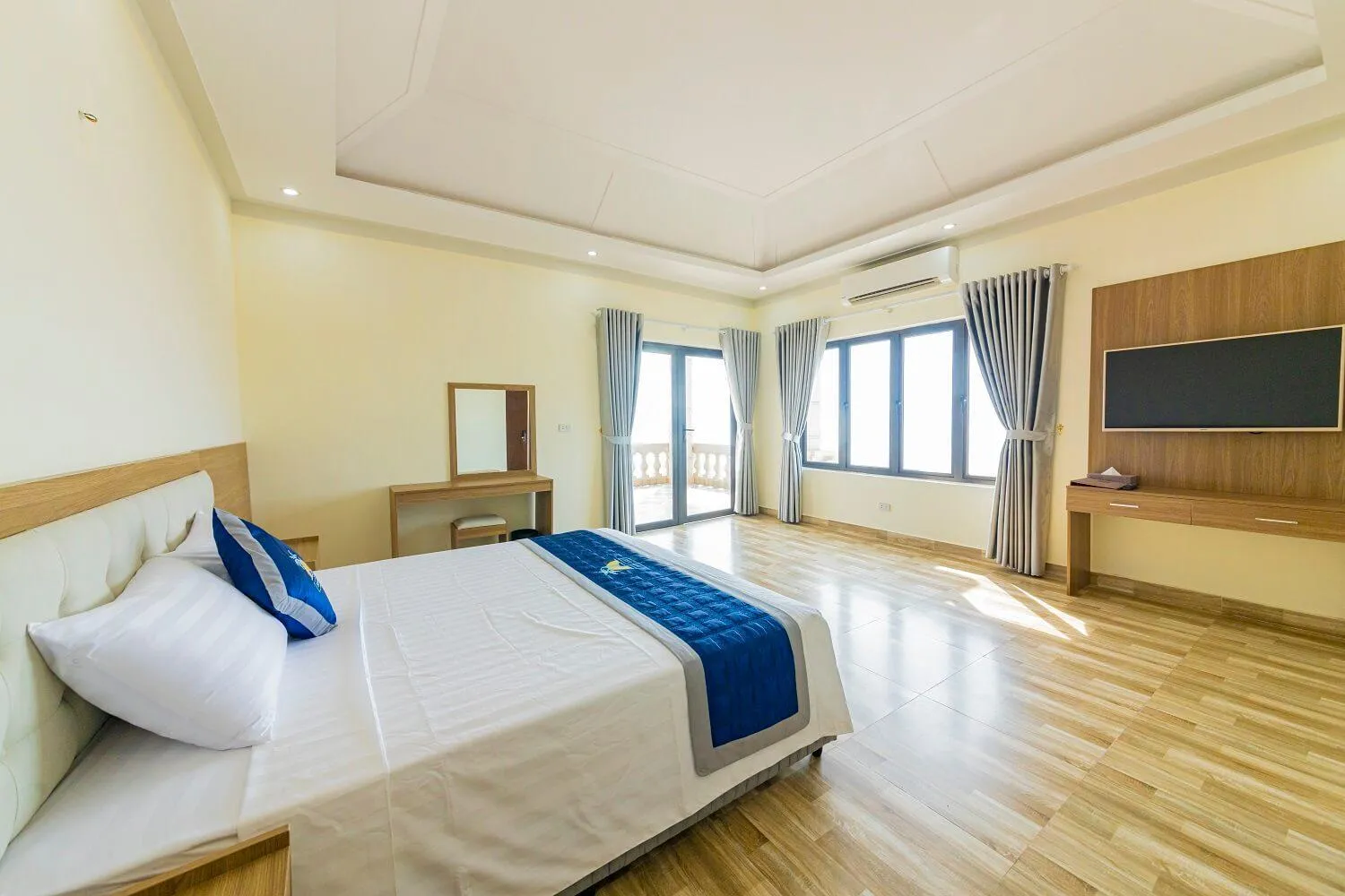 Bed in Hon Dau Resort