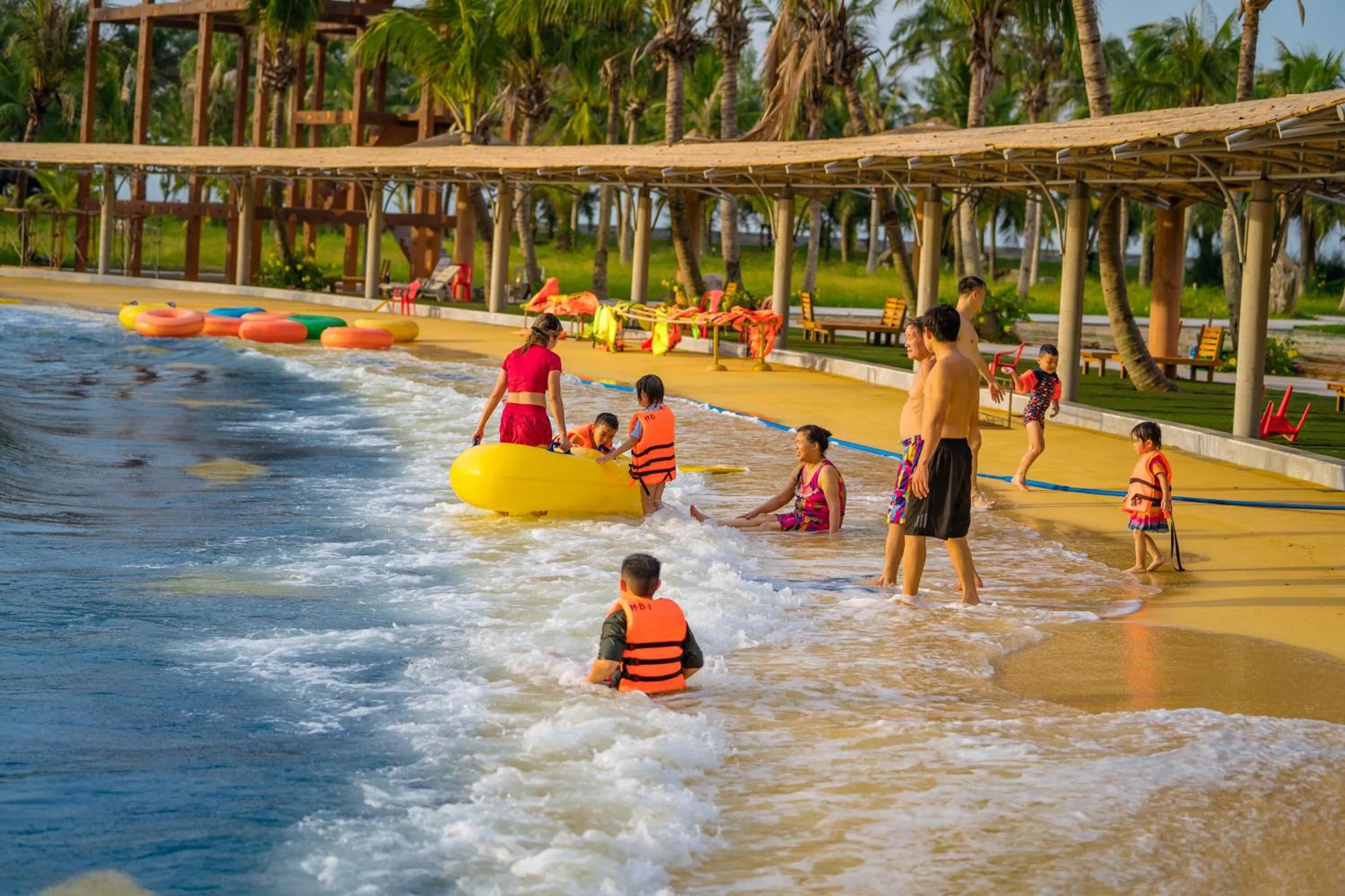 Swimming pool in Hon Dau Resort