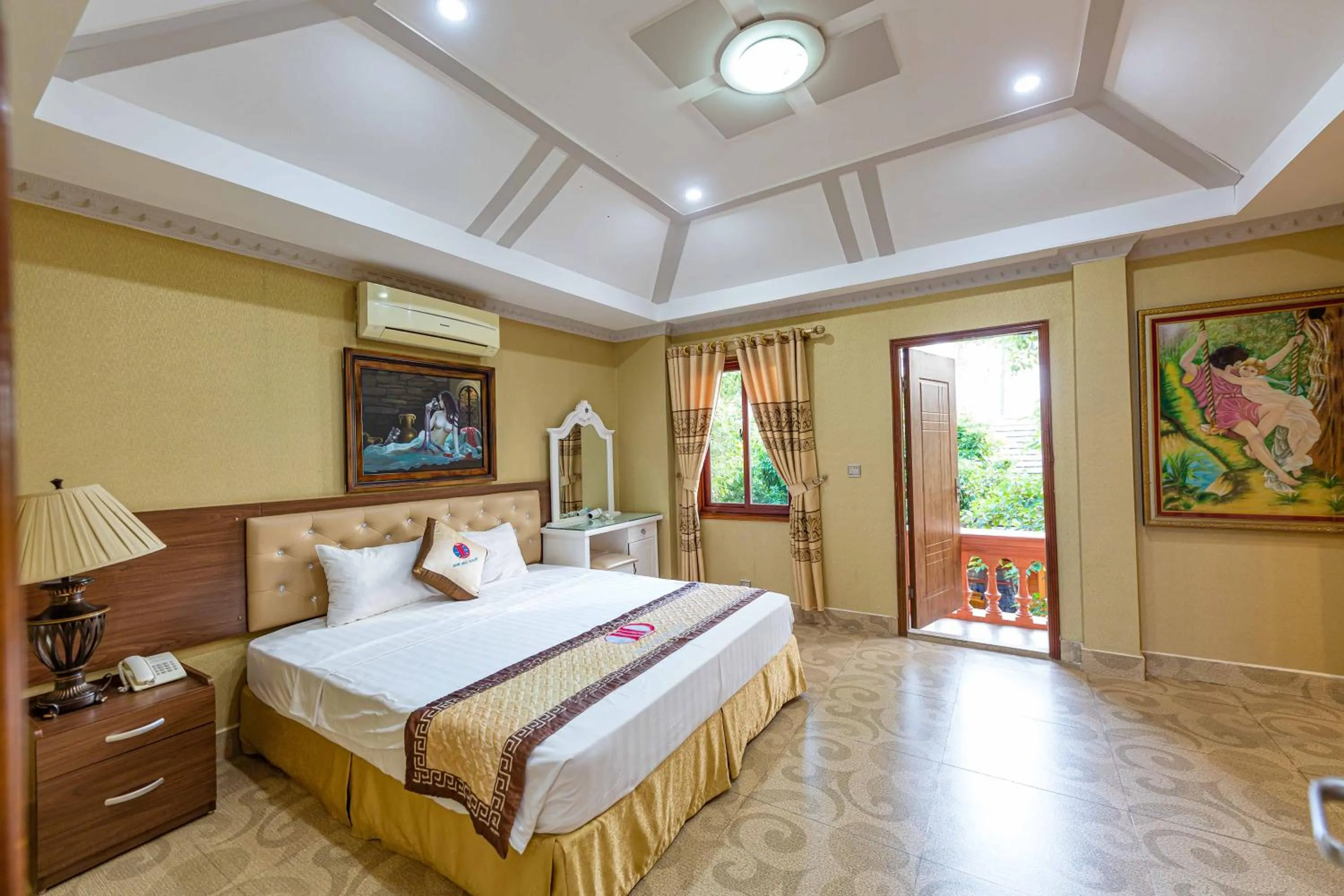 Bed in Hon Dau Resort