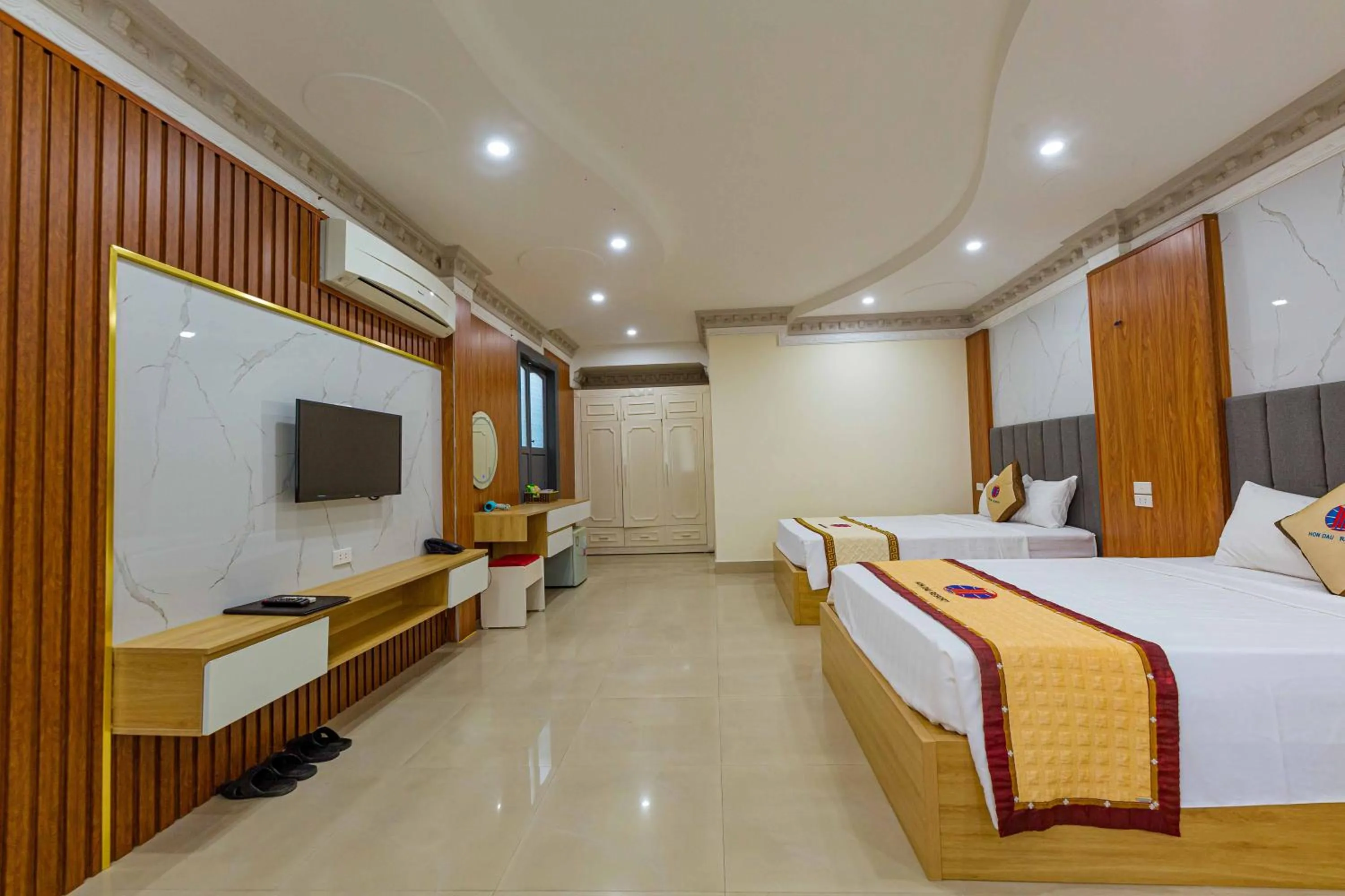 Bed in Hon Dau Resort