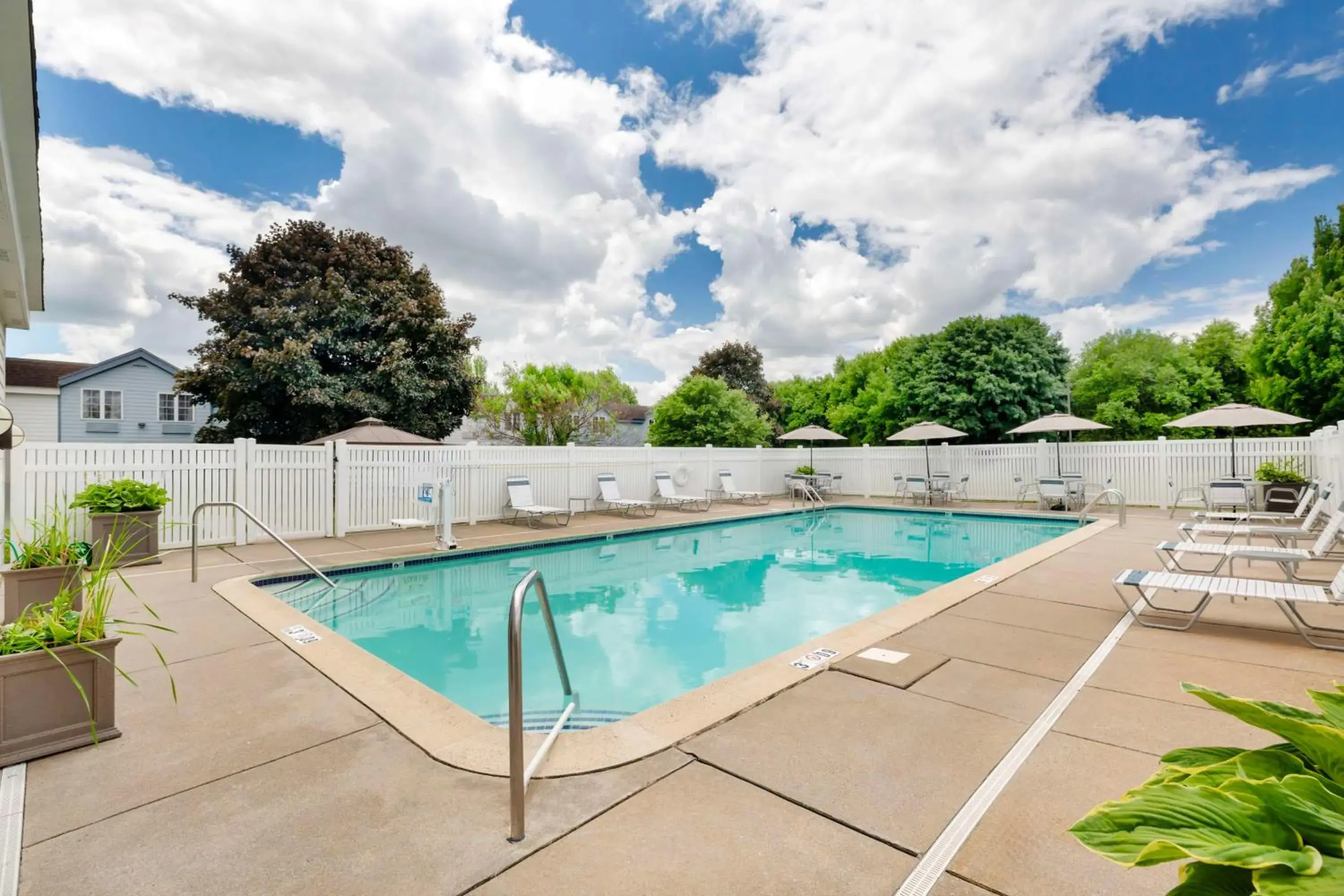 Pool view in Best Western Hartford Hotel and Suites Pool view in Best Western Hartford Hotel and Suites