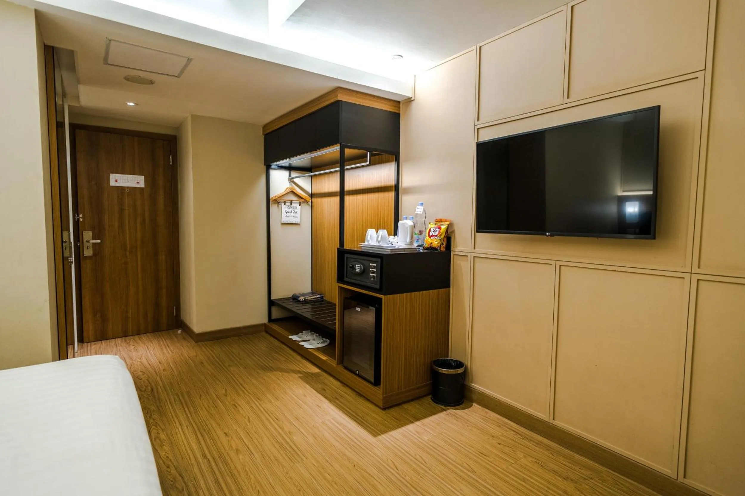 wardrobe, Bed in Grand Zuri Malioboro
