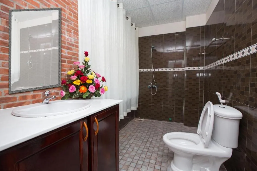 Shower in Hoang Thu Hostel