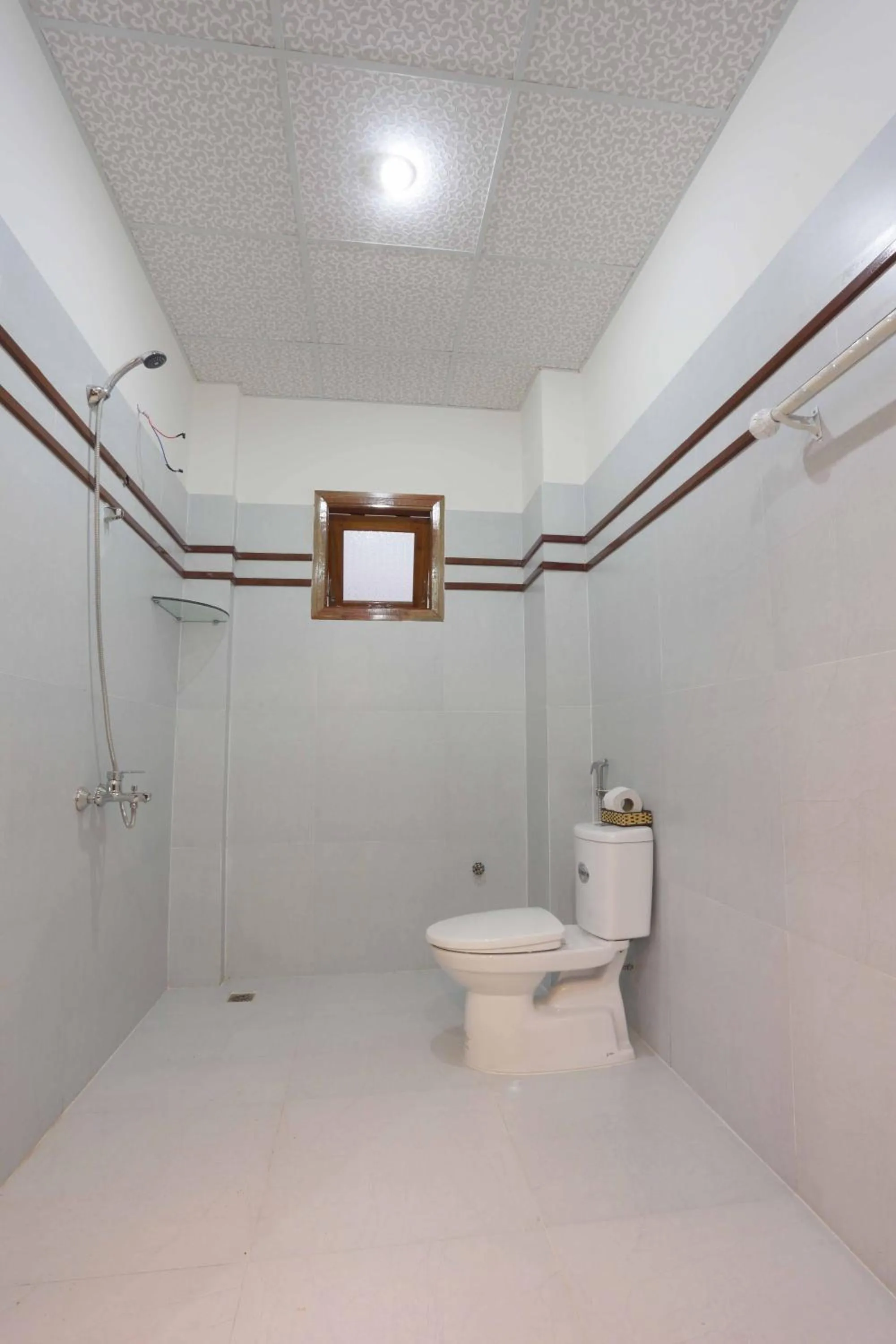 Shower in Hoang Thu Hostel