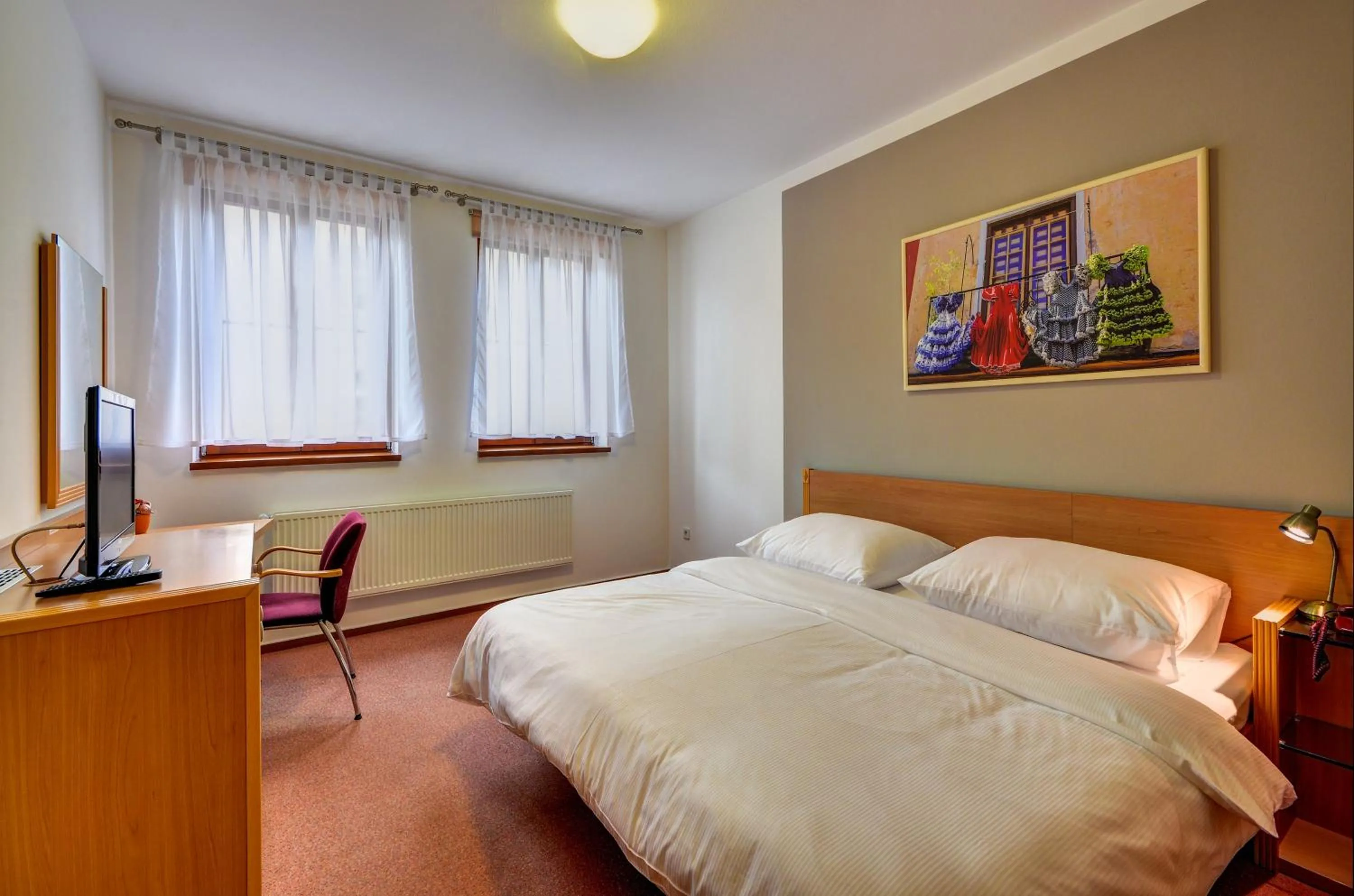 Bedroom, Bed in Hotel Iberia