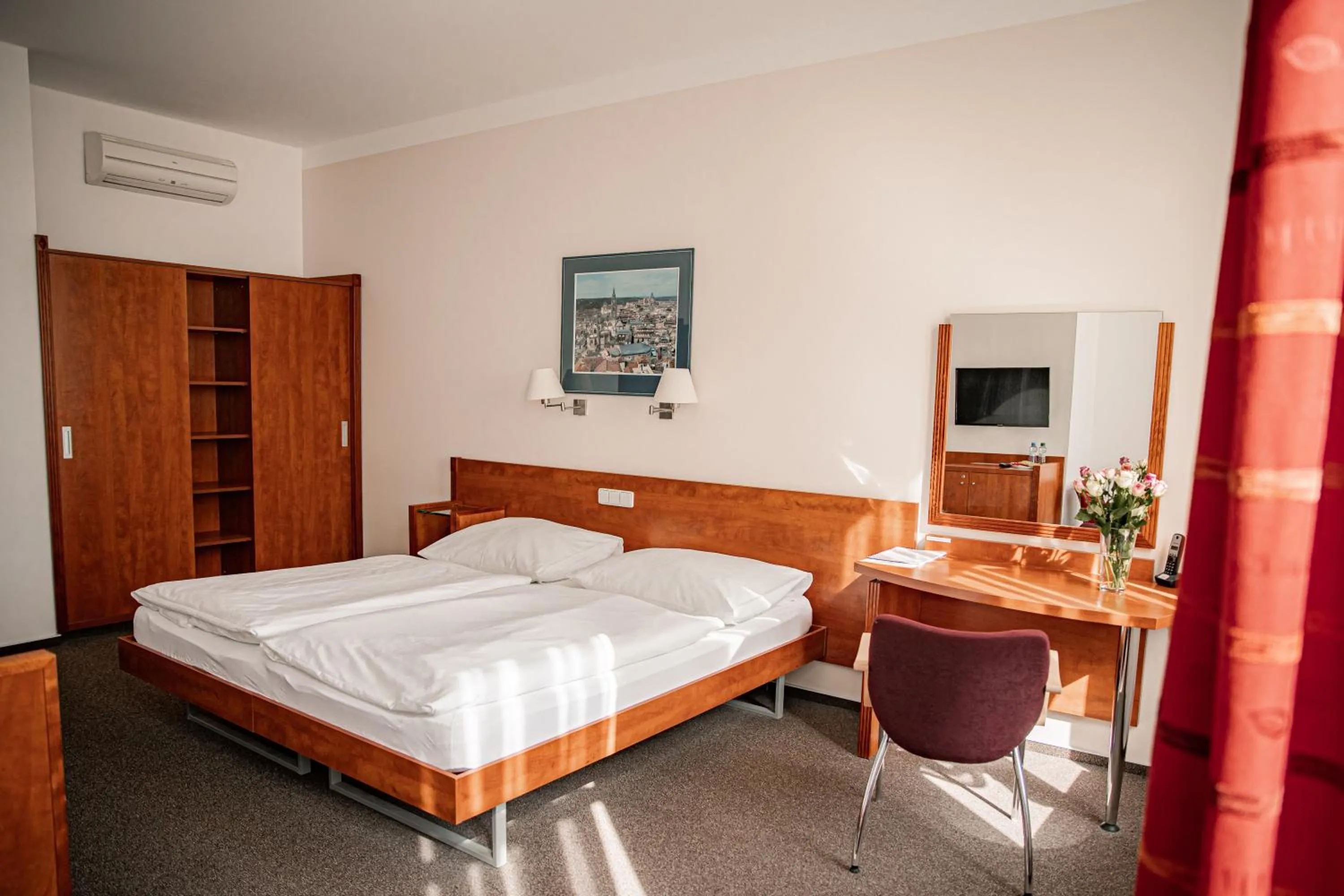 Bedroom, Bed in Hotel Iberia