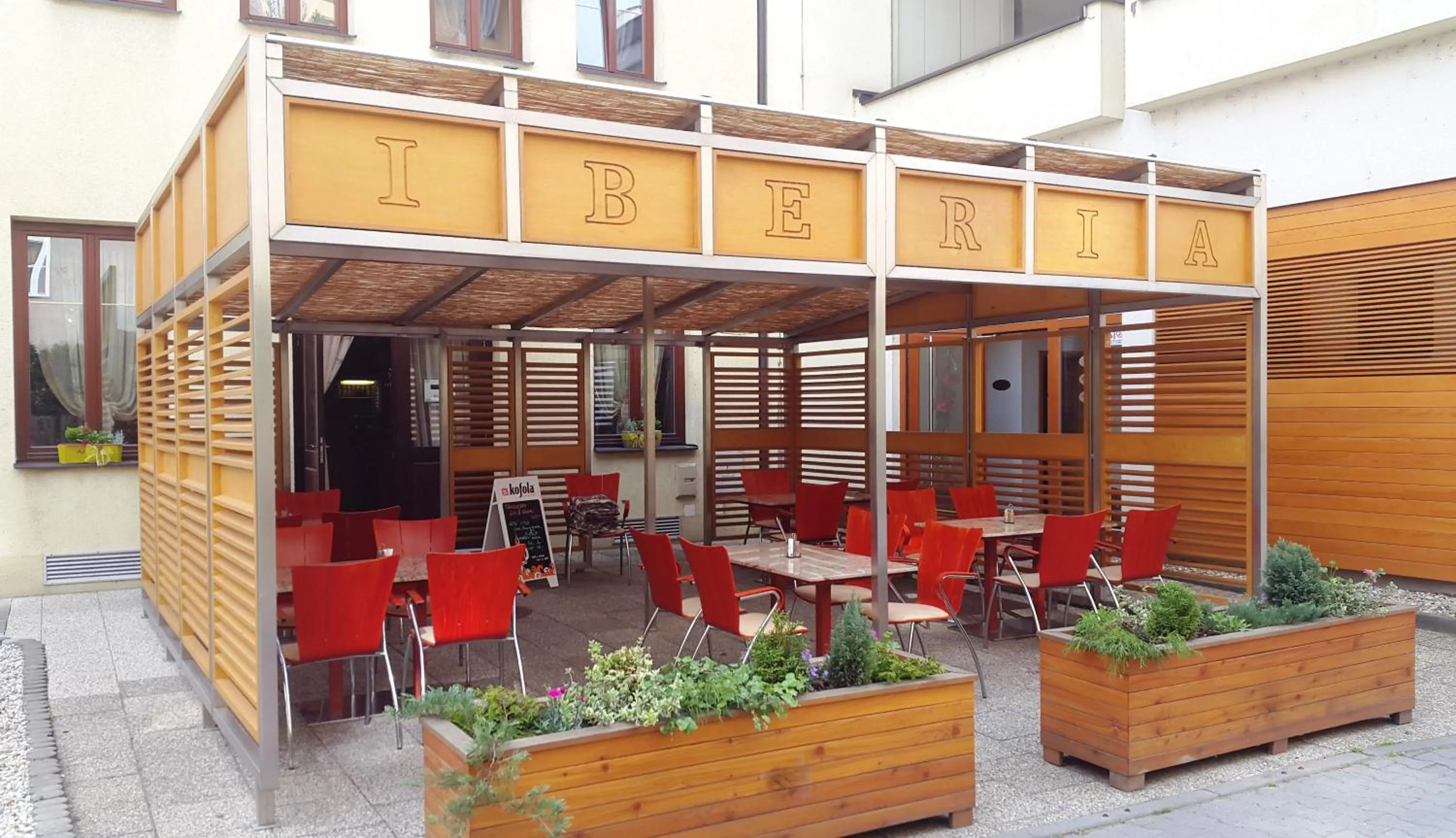 Restaurant/places to eat in Hotel Iberia