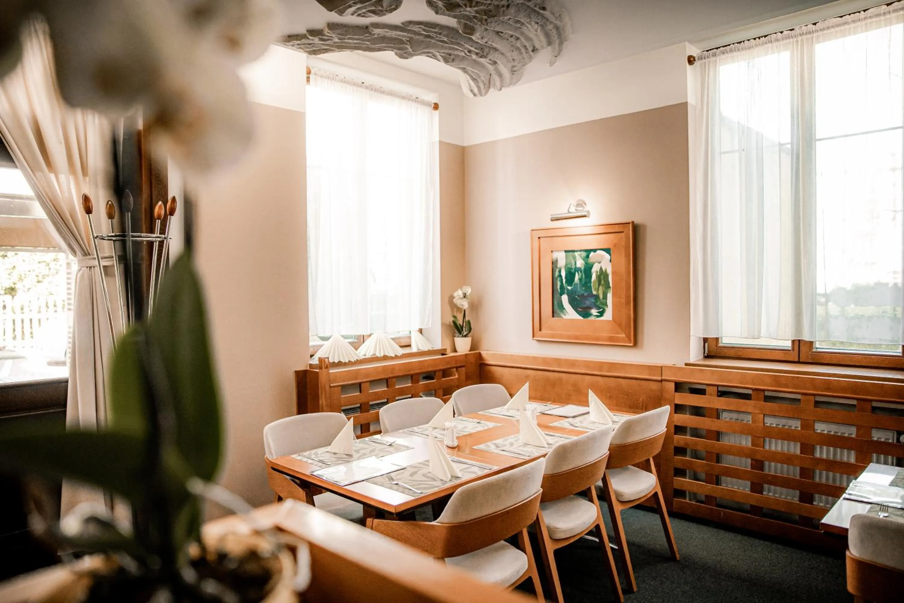 Restaurant/places to eat in Hotel Iberia