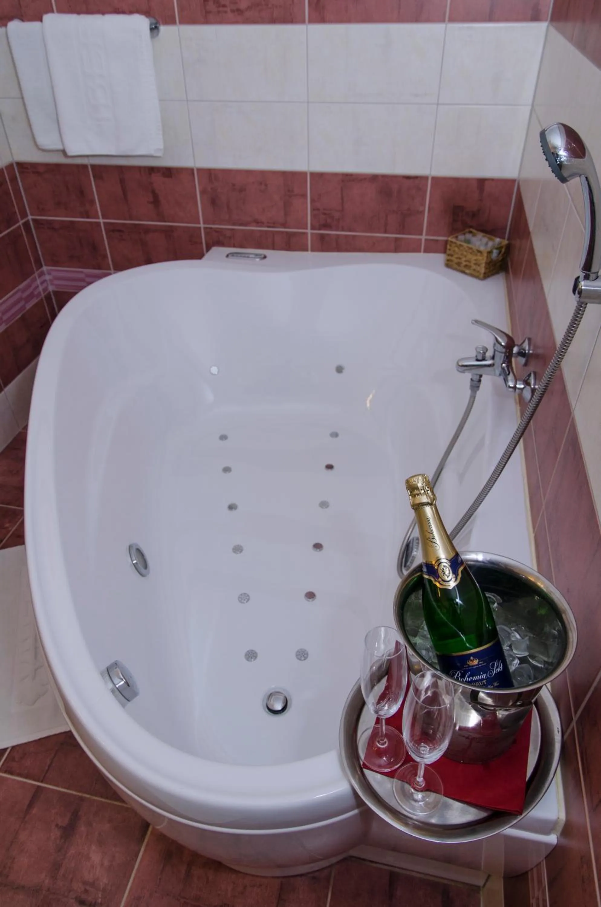 Hot Tub in Hotel Iberia