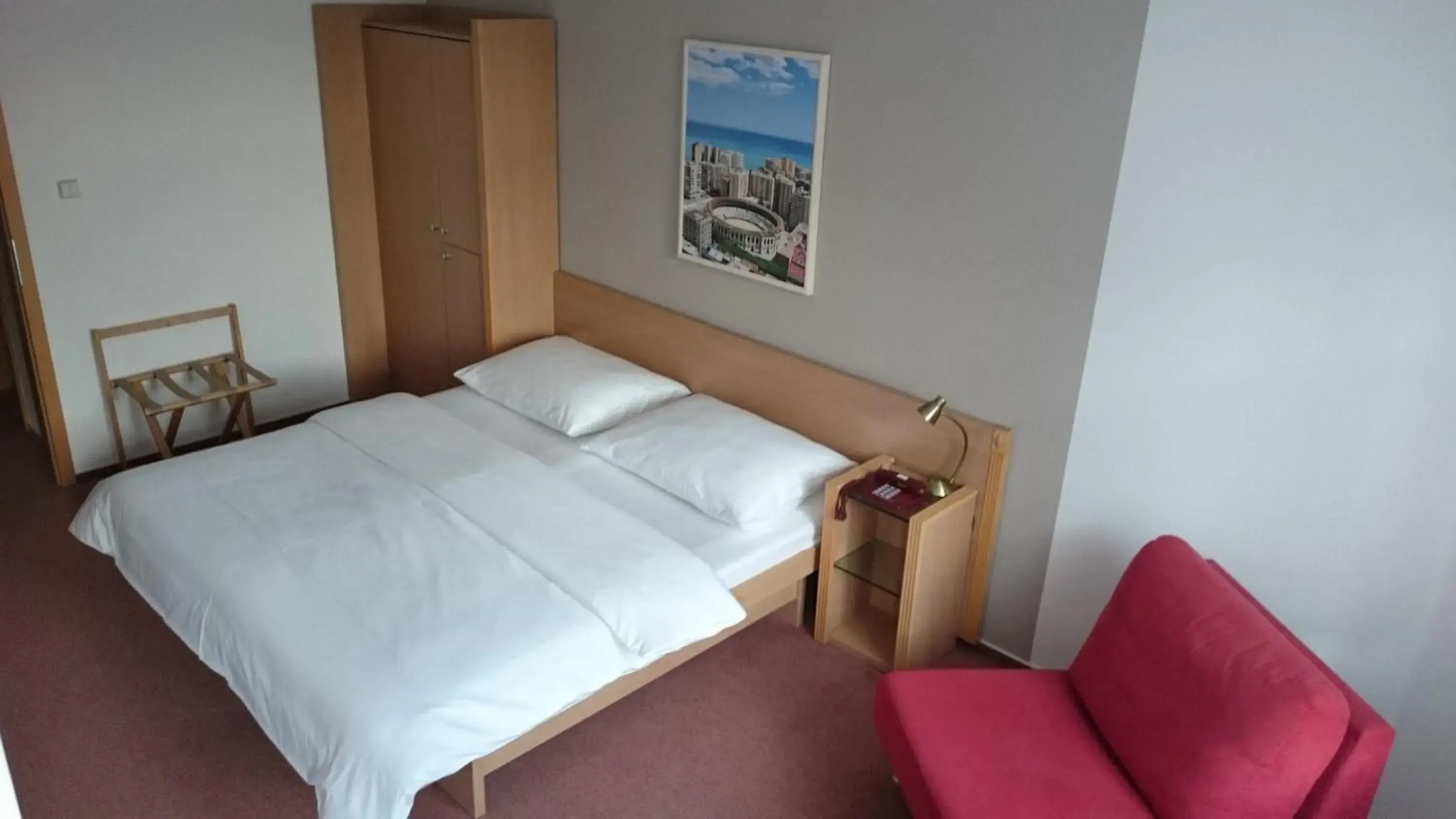 King Room - single occupancy in Hotel Iberia King Room - single occupancy in Hotel Iberia