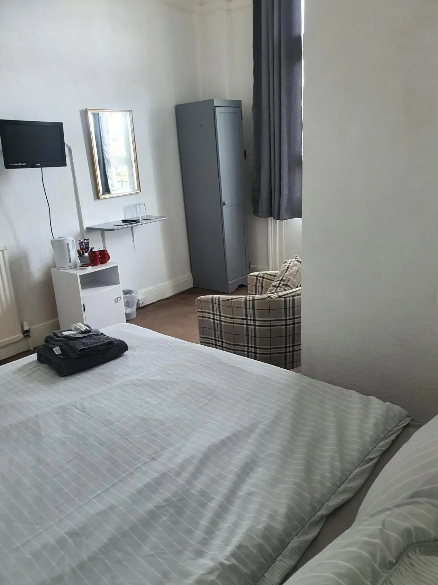 Small Double Room in Highlander Hotel Small Double Room in Highlander Hotel