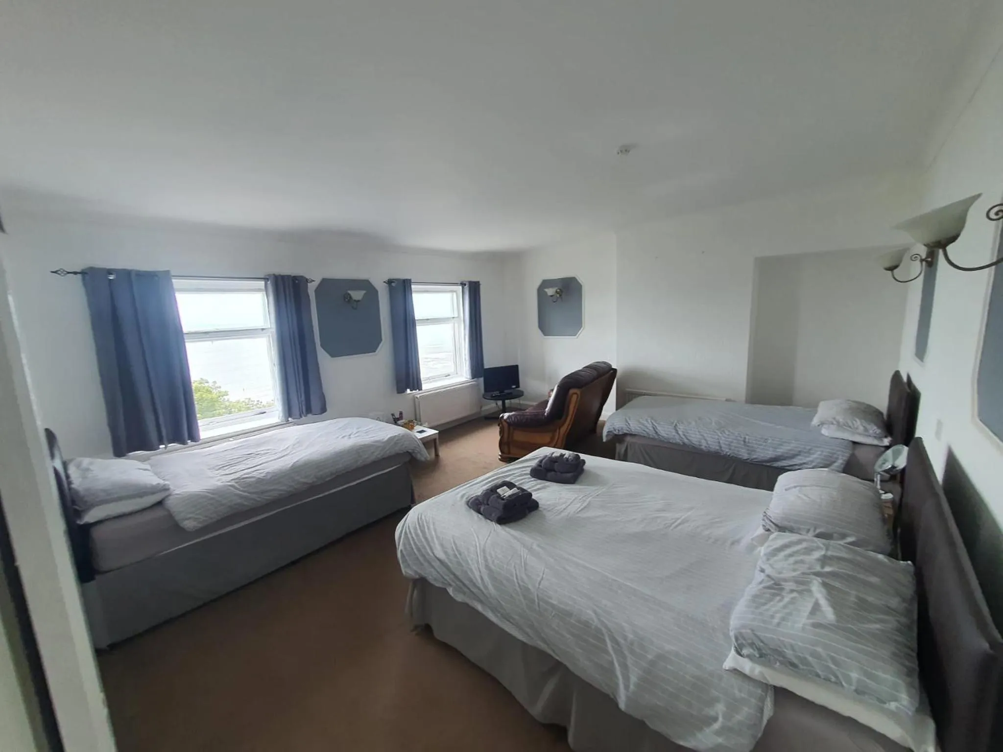 Bed in Highlander Hotel