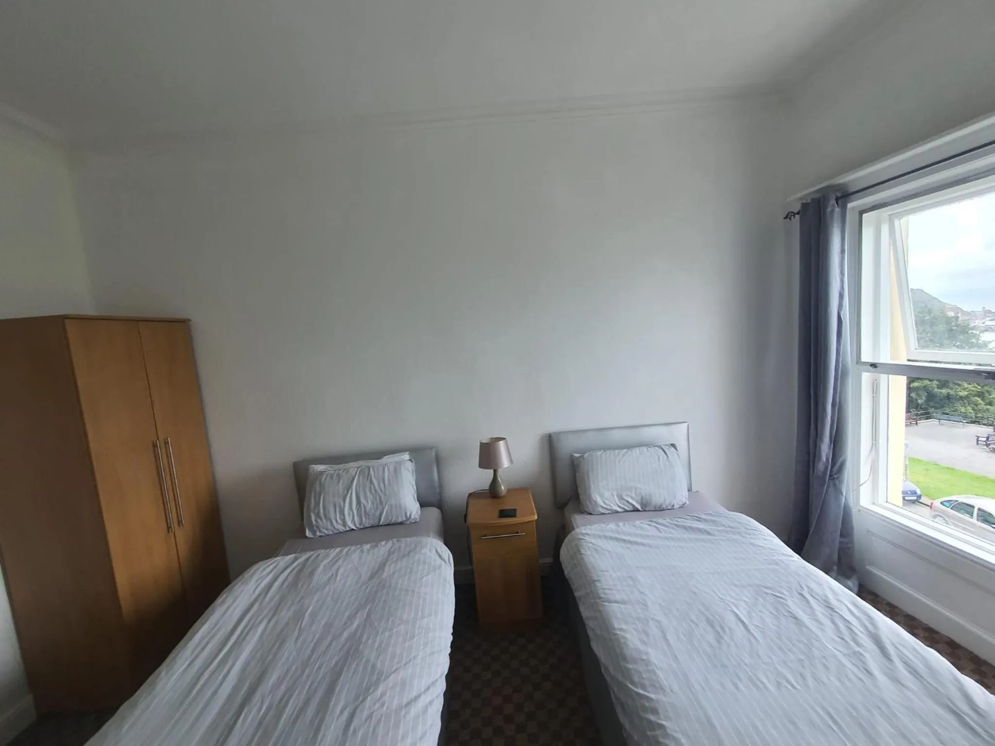 Bed in Highlander Hotel