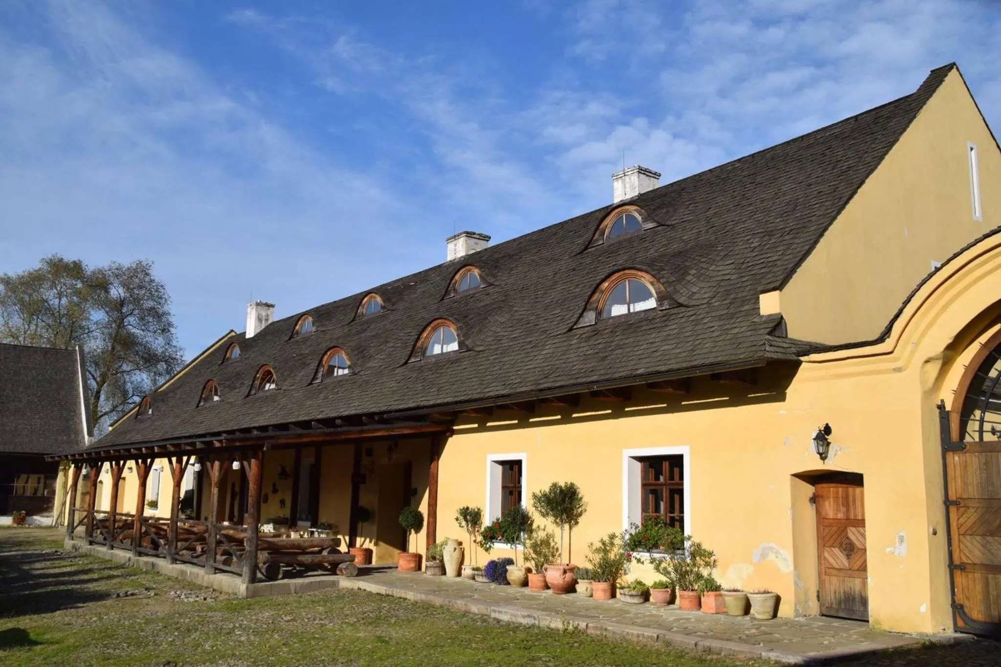 Facade/entrance in Dvůr Olšiny -Hotel and Horse-riding