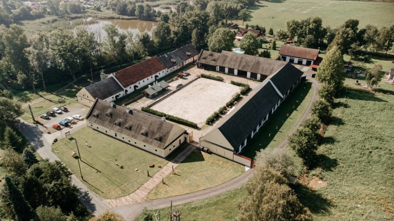 Dvůr Olšiny -Hotel and Horse-riding