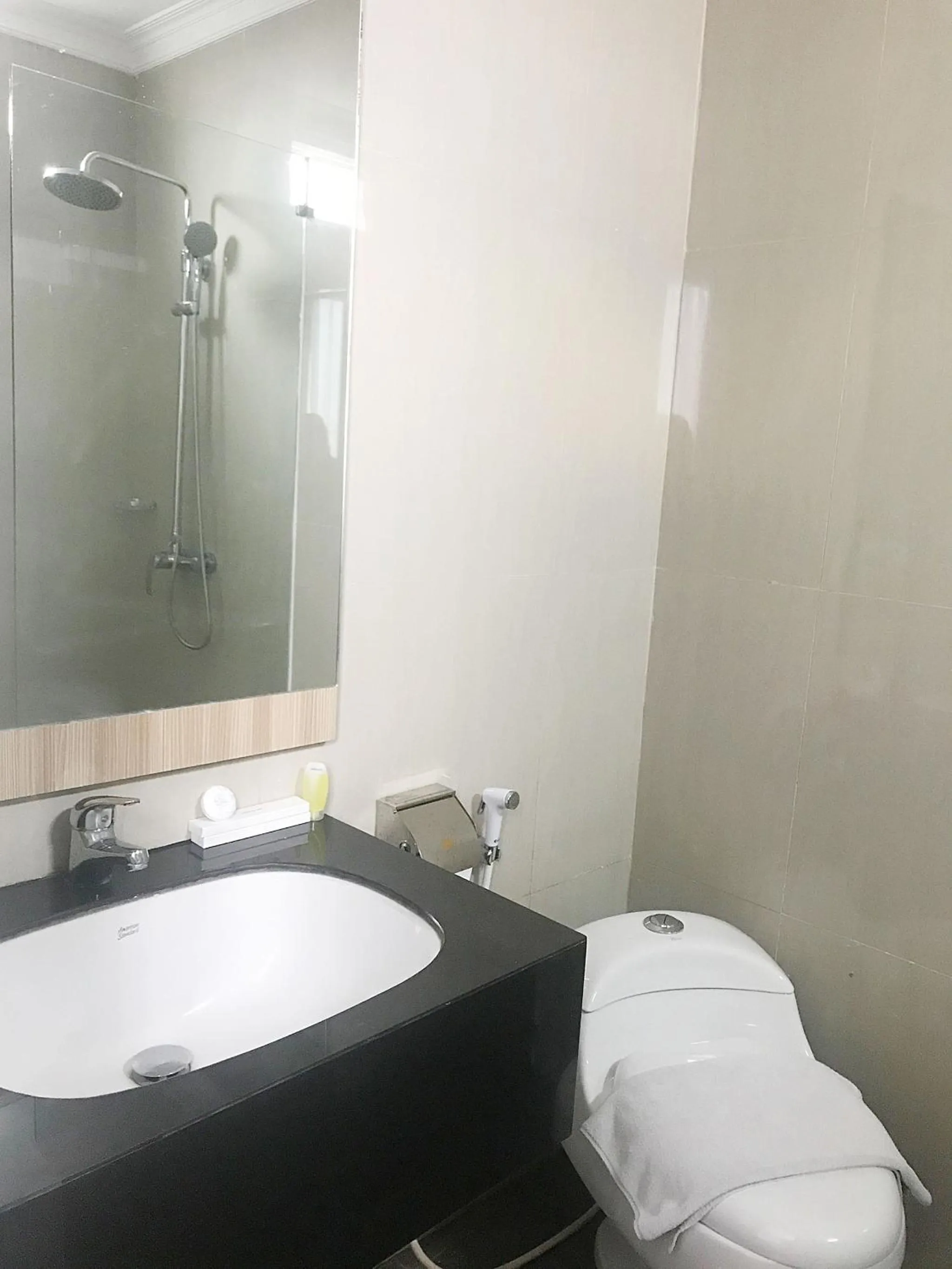 Bathroom in Top Malioboro Hotel Jogja