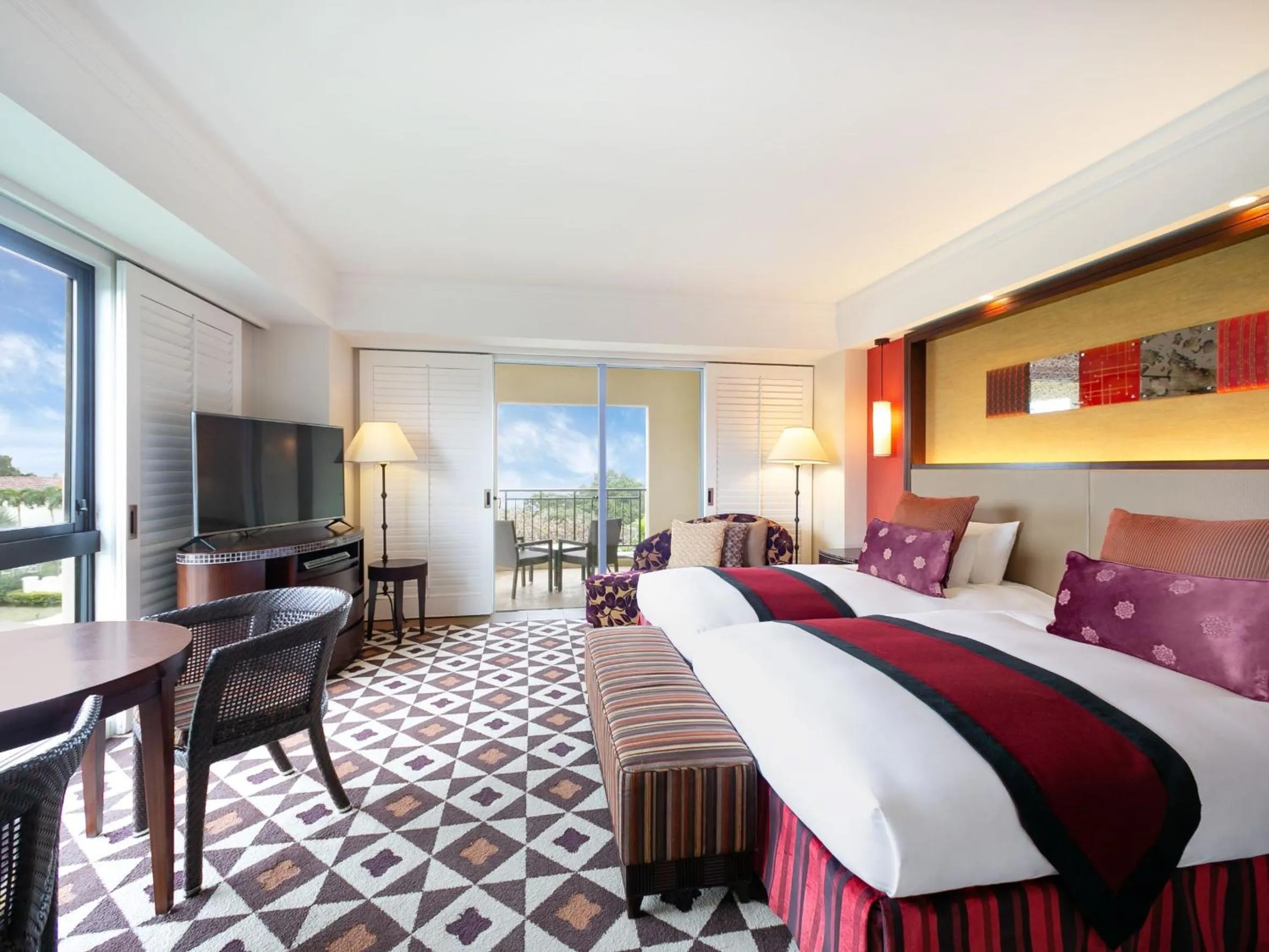 Photo of the whole room, Bed in Hotel Nikko Alivila