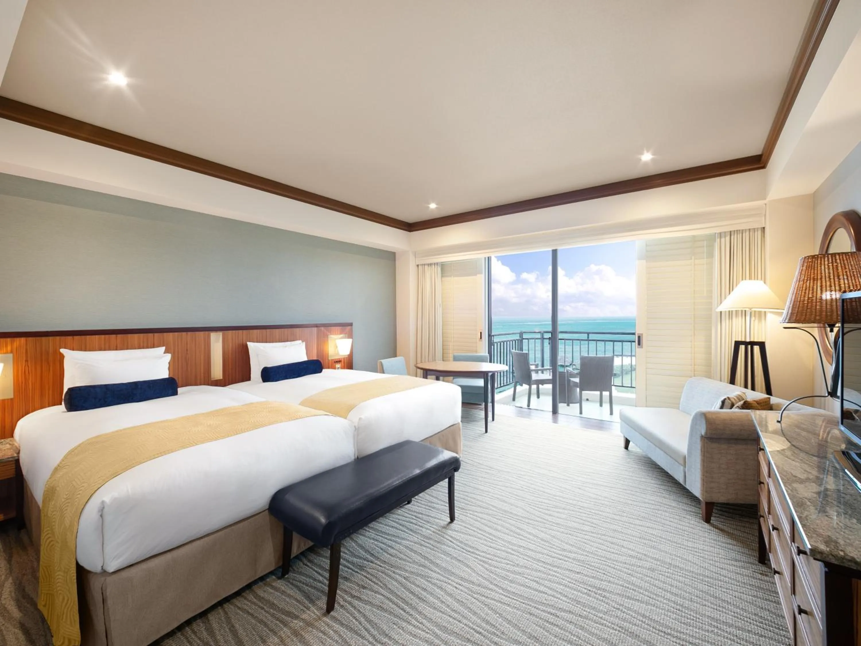 Photo of the whole room, Bed in Hotel Nikko Alivila